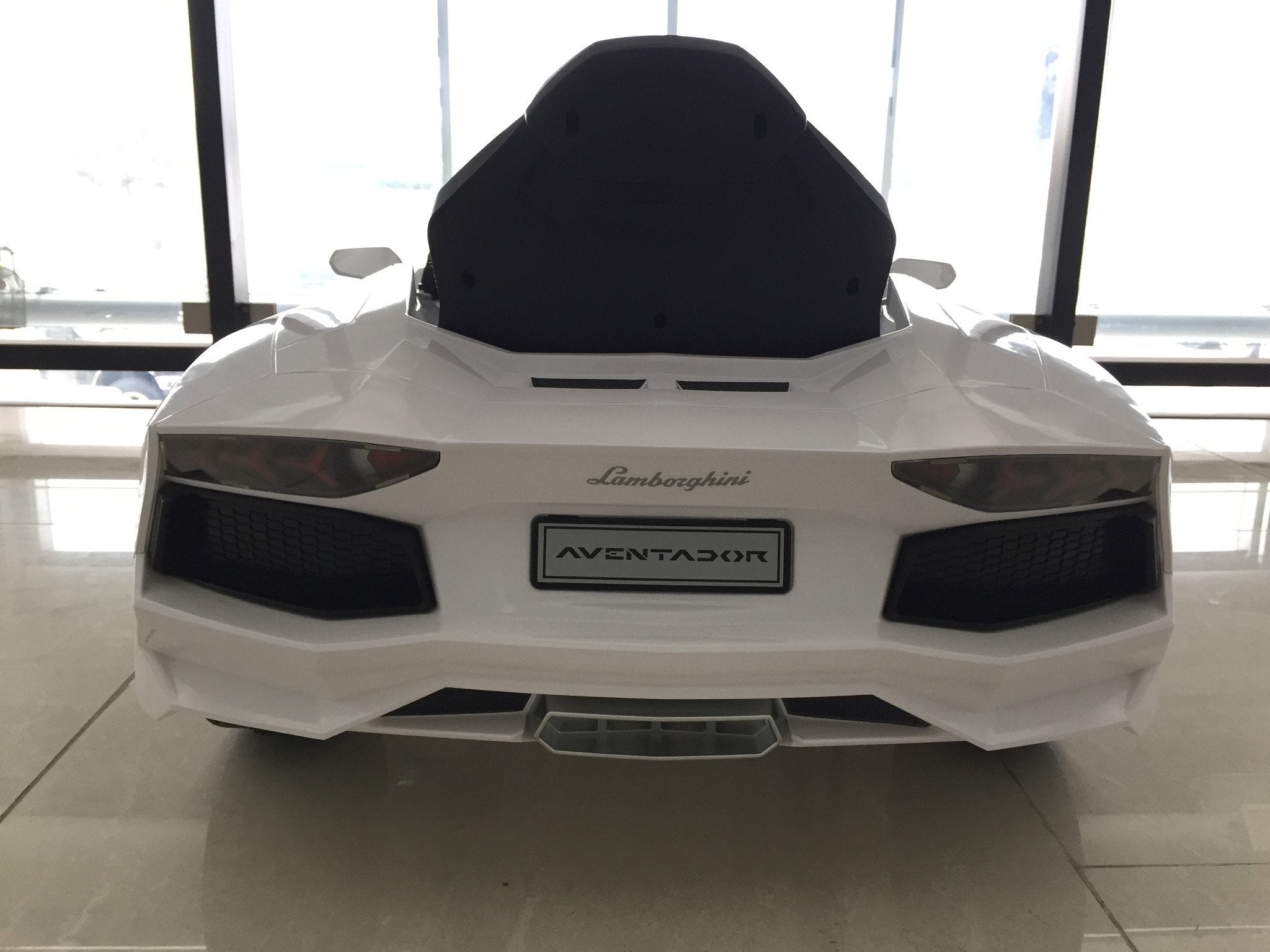 Lamborghini Aventador LP700-4 6V Electric Ride-On Toy Car for Kids - White | Remote Control Battery-Powered Sports Car for Boys & Girls | Indoor & Outdoor Play, Birthday Gift, Christmas Present