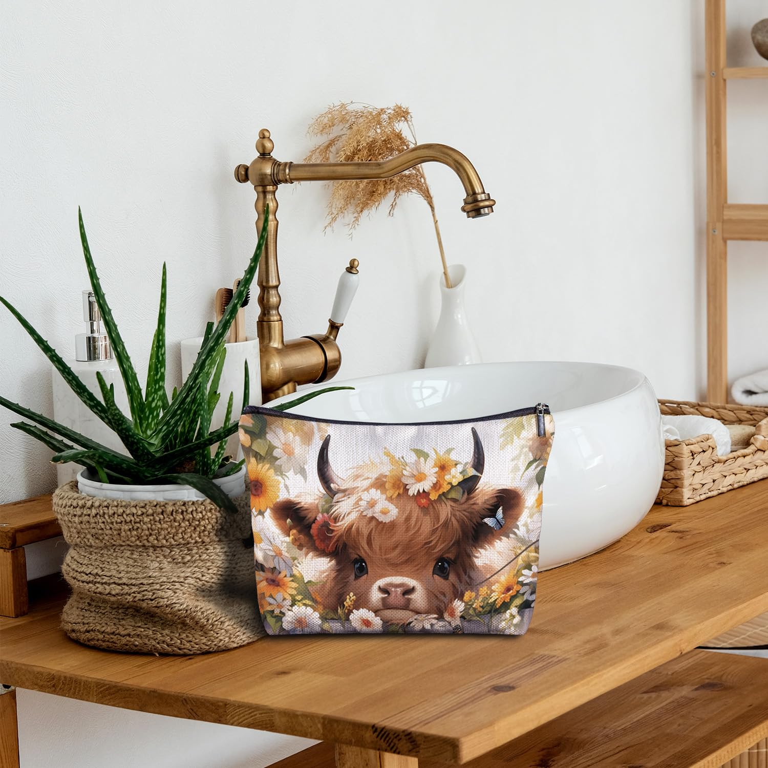 Floral Highland Cow Makeup Bag - Cute Western Cow Cosmetic & Toiletry Pouch for Women | Perfect Cow Lover Gift, Travel Organizer, Birthday Present for Her - Great for Travel, Gym, and Daily Essentials Storage