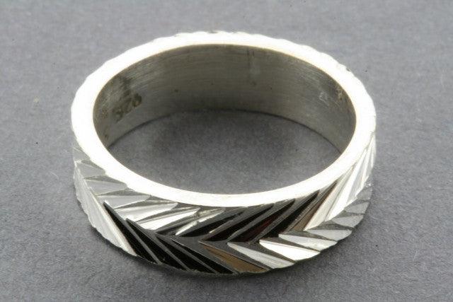 Diamond Cut Arrow Band Ring - Sterling Silver Jewelry for Women, Men - Perfect for Weddings, Anniversaries & Everyday Fashion