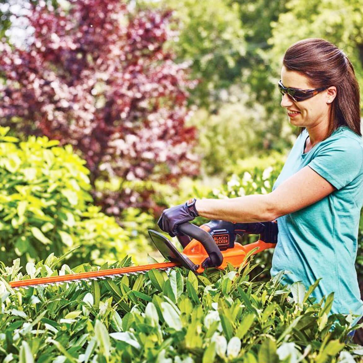 BLACK+DECKER 40V MAX Cordless Hedge Trimmer, 24-Inch Brush Trimmer with Battery & Charger (LHT341FF) - Perfect for Lawn Care, Garden Maintenance, and Landscaping