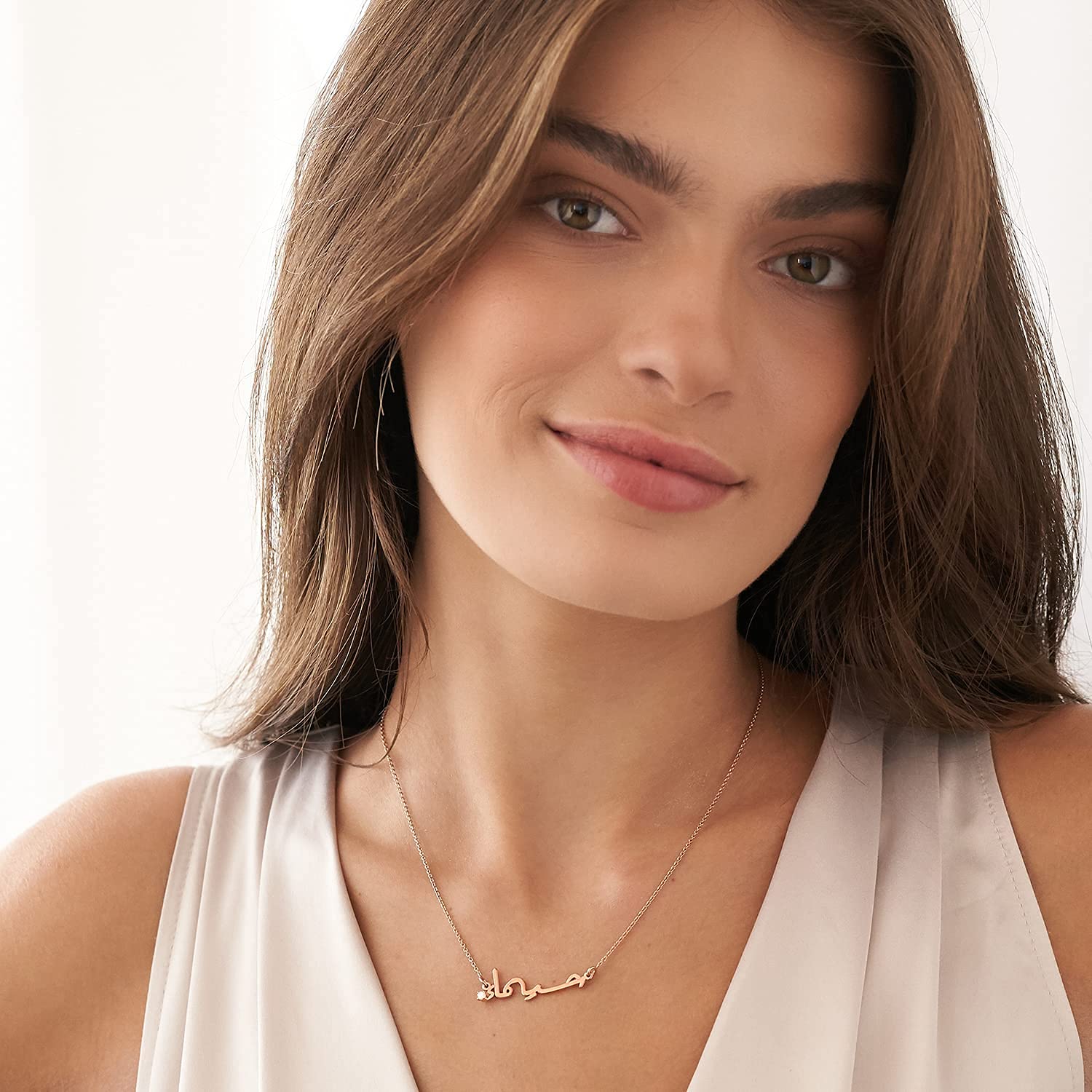 Custom Arabic Name Necklace - Personalized Nameplate Pendant Jewelry for Women - Elegant Dainty Gift for Her, Mom, Wife - Perfect for Mother's Day, Christmas, Birthday - Everyday Wear & Special Occasions