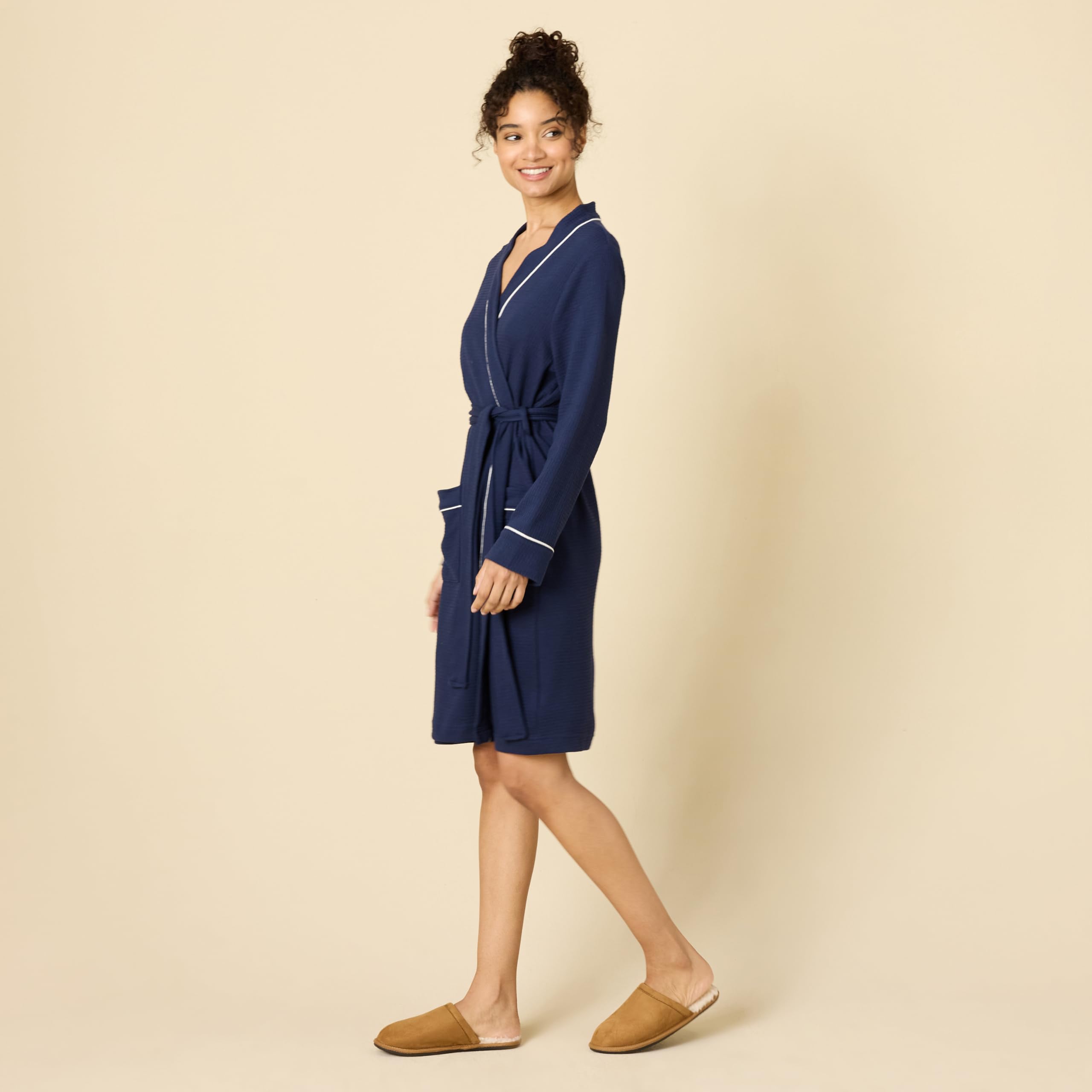 Amazon Essentials Women's Lightweight Waffle Mid-Length Robe - Soft & Comfortable Bathrobe for Women, Plus Size Options - Perfect for Spa, Lounging & Post-Shower Relaxation