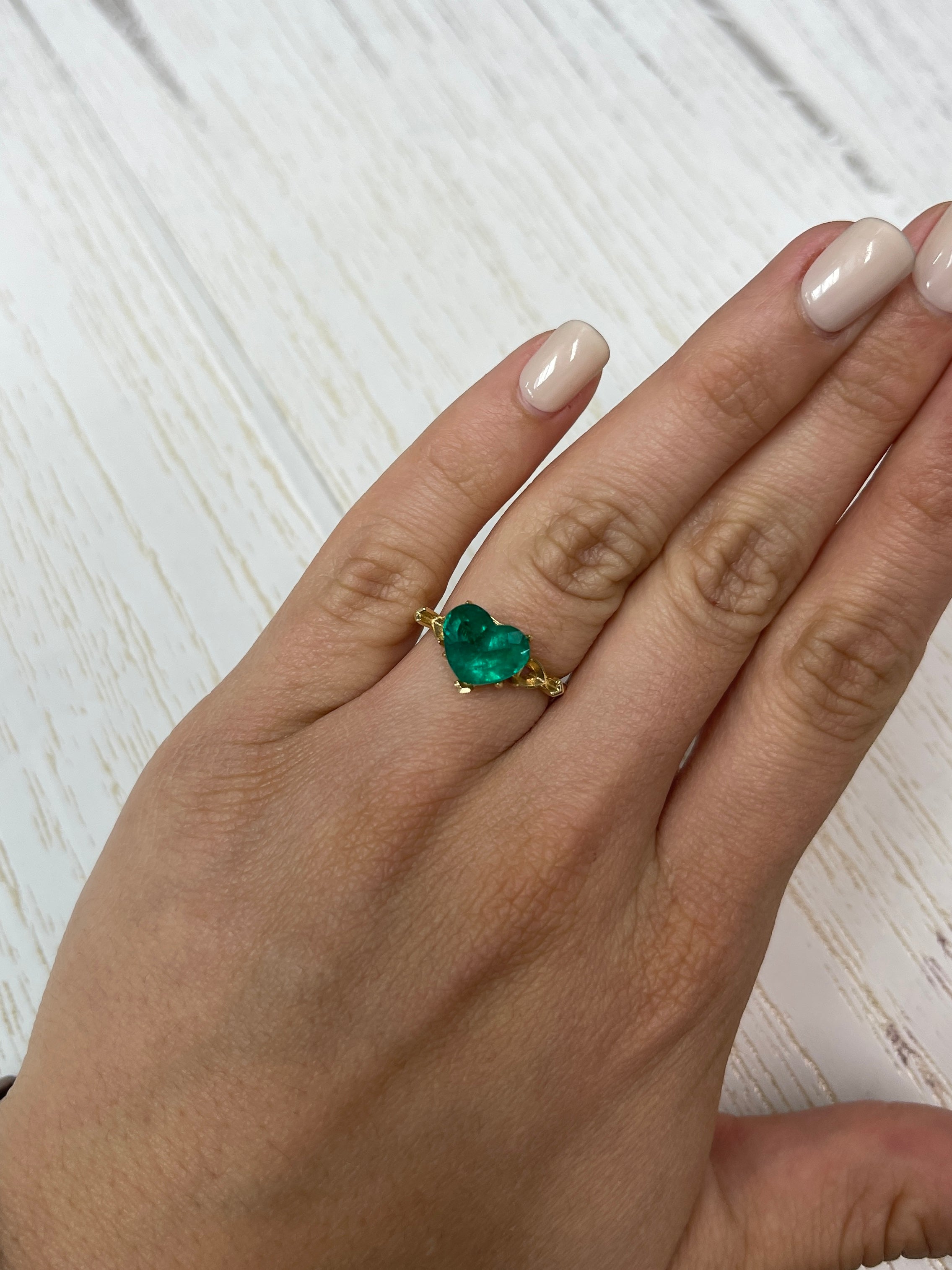 3.35 Carat 11x9mm Certified Vivid Muzo Green Natural Colombian Emerald Heart Cut Gemstone for Engagement Rings & Fine Jewelry