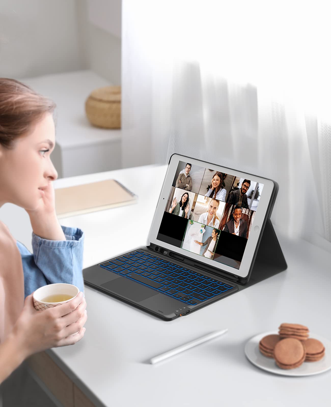 Earto Bluetooth Keyboard with Touchpad for iPad 9th/8th/7th Gen 10.2