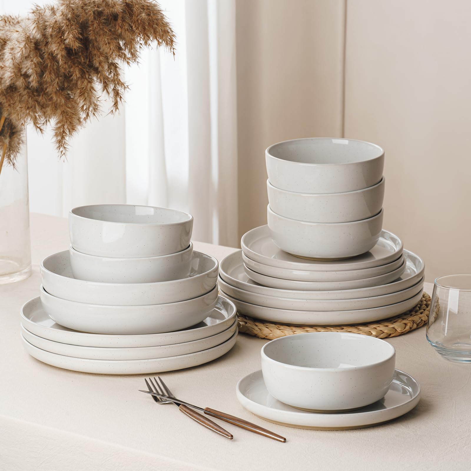 Famiware Milkyway 12-Piece Dinnerware Set - Plates & Bowls for 4 People, White Porcelain Tableware - Perfect for Family Dinners, Parties & Everyday Use