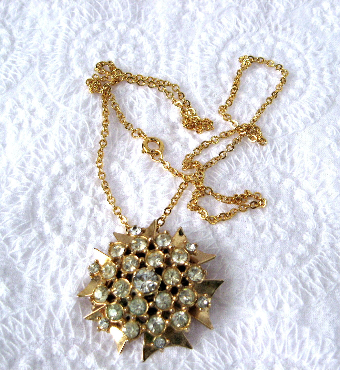 Vintage 1950s Rhinestone Starburst Convertible Necklace & Brooch Pin with Chain - Perfect for Retro Parties, Weddings, and Special Occasions