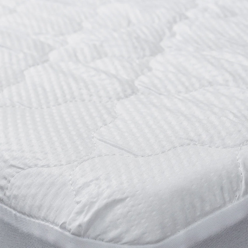Dolce & Bianca Waterproof Breathable Mattress Protector - Hypoallergenic Bed Cover for Allergy Relief & Dust Mite Protection - Perfect for Bedroom, Guest Room & Dormitory Use