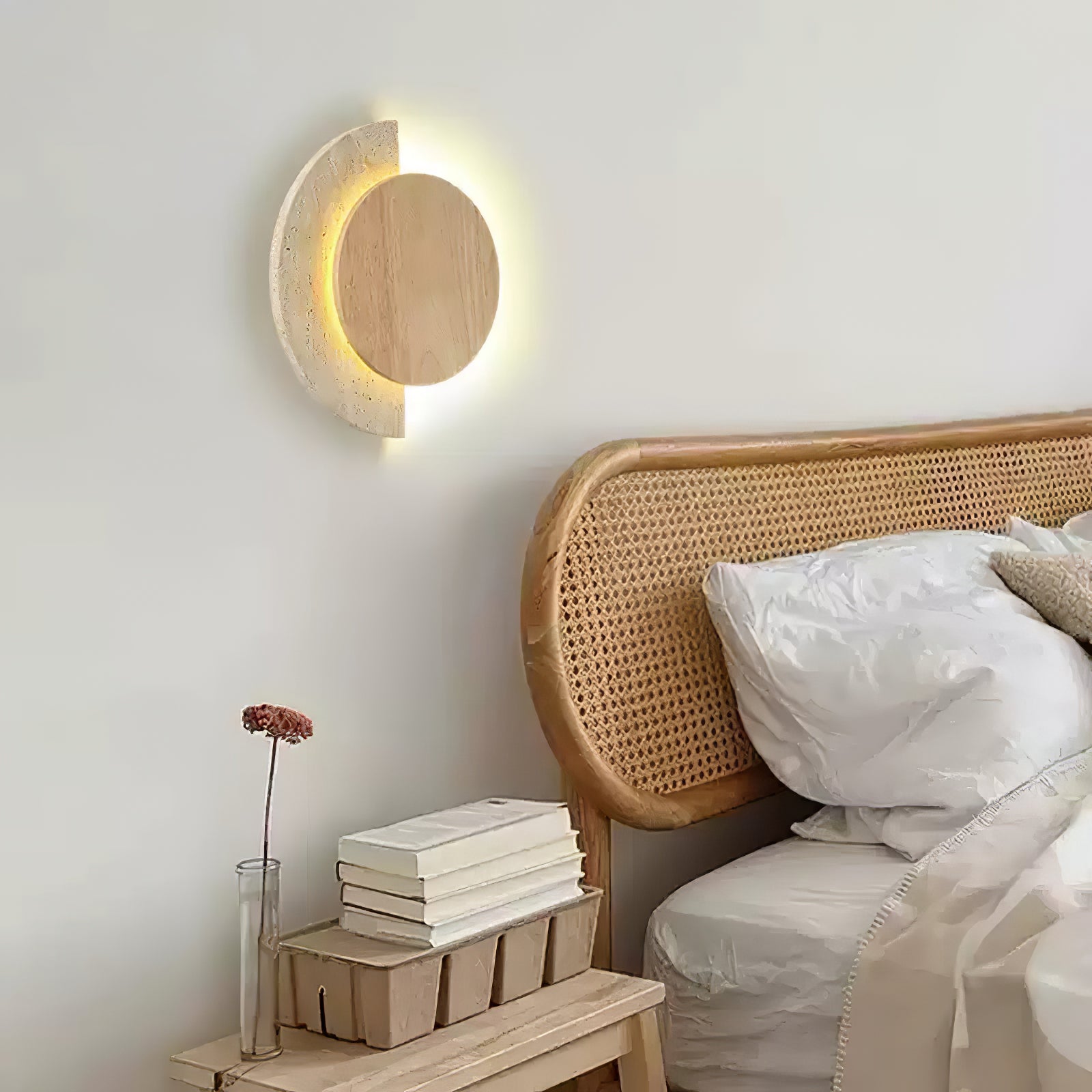Elegant Crescent Halo Wall Sconce - Modern LED Wall Light Fixture for Bedroom, Living Room & Hallway Decor