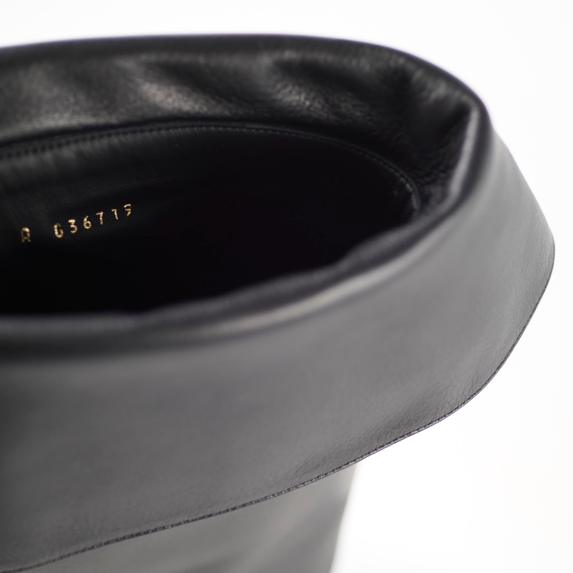 Chanel Black Leather Riding Boots Women's Size 39 - Elegant Equestrian & Winter Fashion Footwear for Riding, Casual Wear & Special Occasions