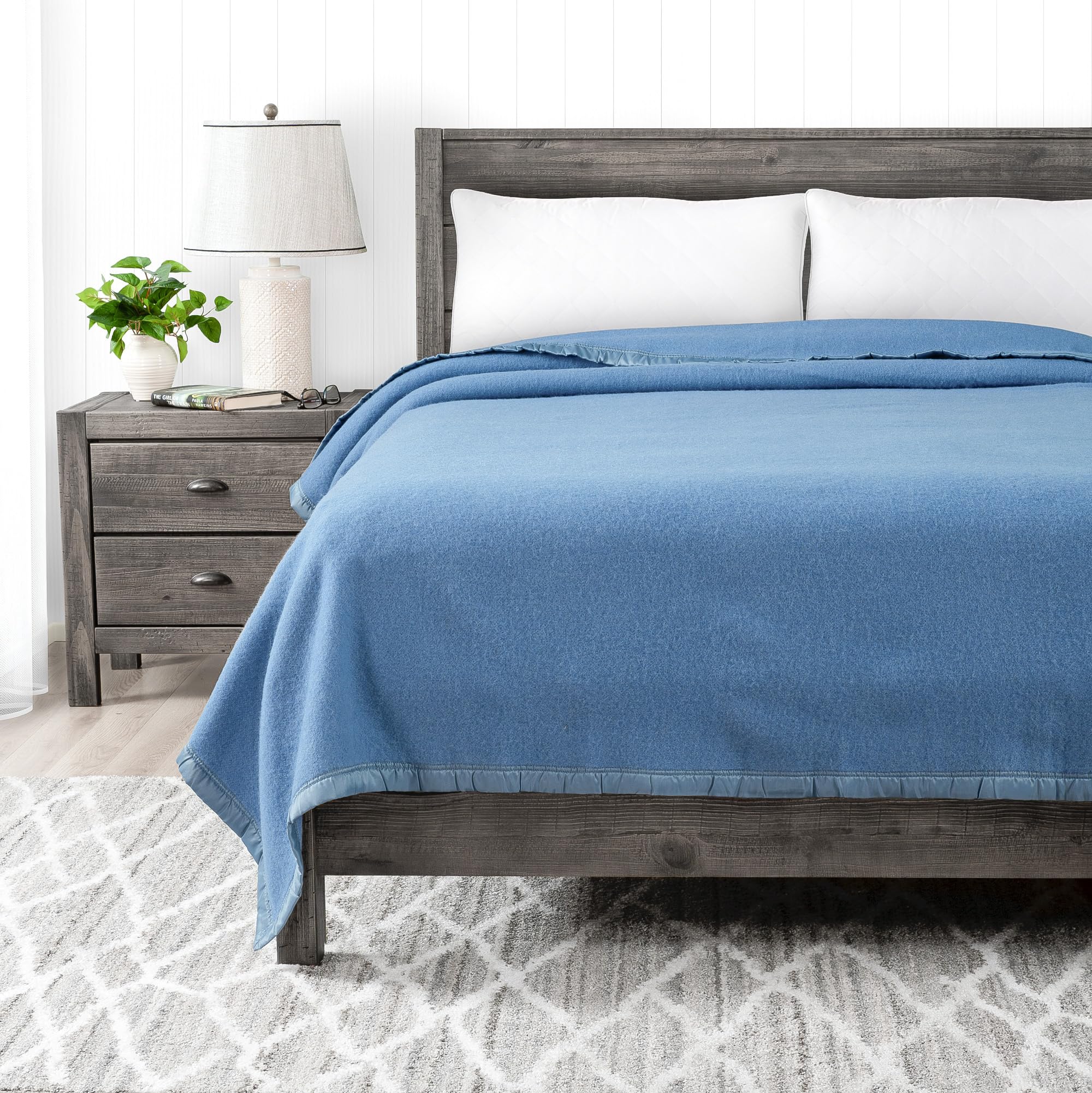 Poyet Motte Rivoli 100% Virgin Wool Blanket - 400GSM Medium/Heavy Weight, Machine Washable, Twin Size Blue - Perfect for Cozy Bedding, Sofa Throws & Winter Warmth