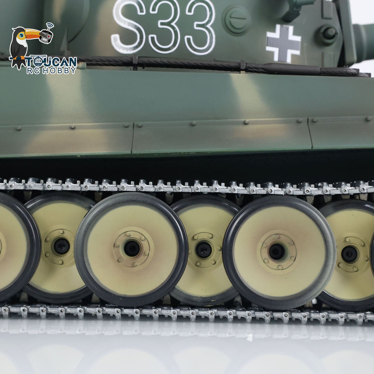 1:16 Henglong 7.0 German Tiger I RTR RC Tank with Metal Tracks, BB Shooting, Infrared Battle & Smoke Effects - 340° Rotating Turret - Perfect for Military Enthusiasts, Collectors and RC Tank Battles