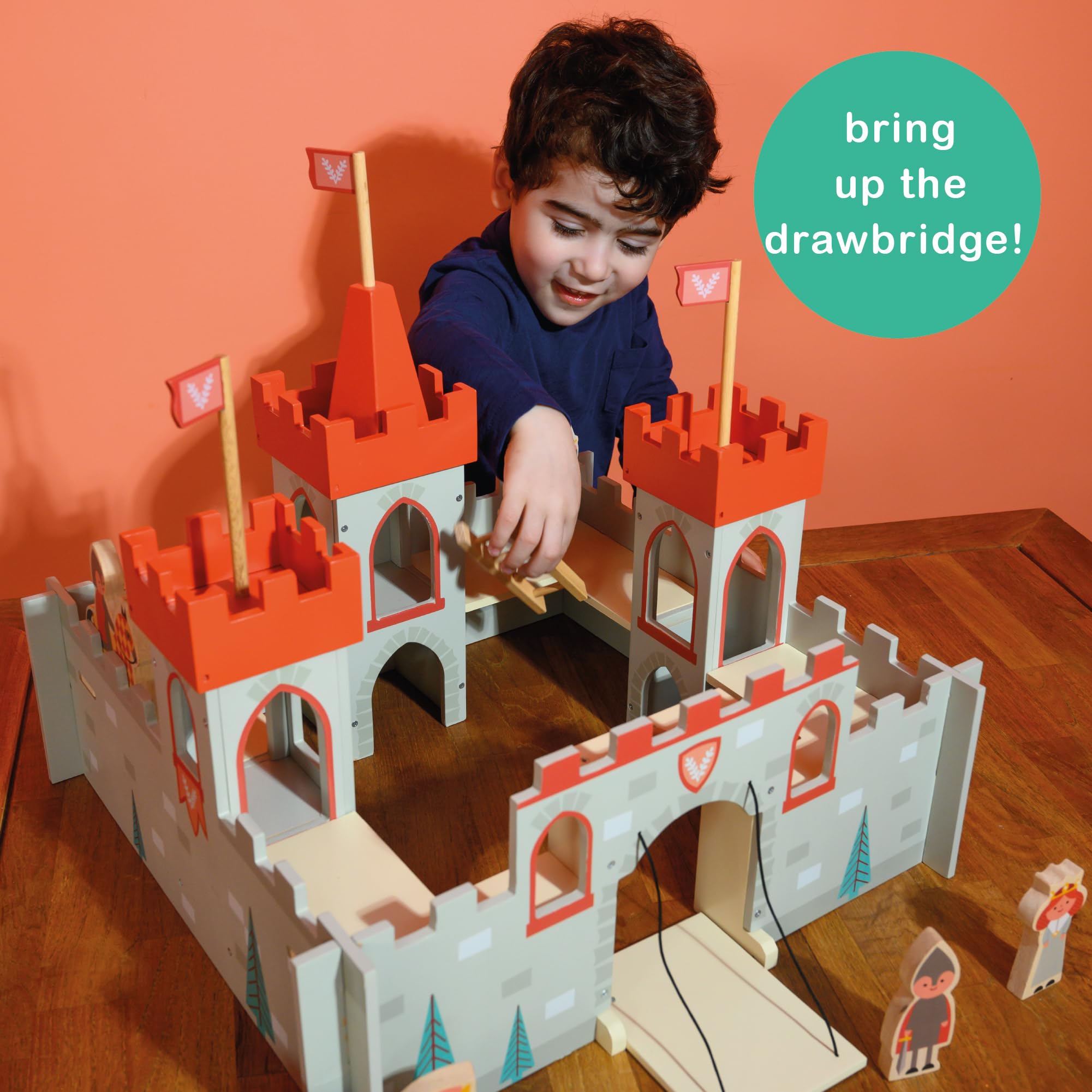 Mentari Toys King's Castle - Wooden Castle Playset with 6 Figures for Kids - Encourages Storytelling & Imaginative Play - Perfect for Preschool Pretend Play & Creative Role-Playing Games - Ages 3+