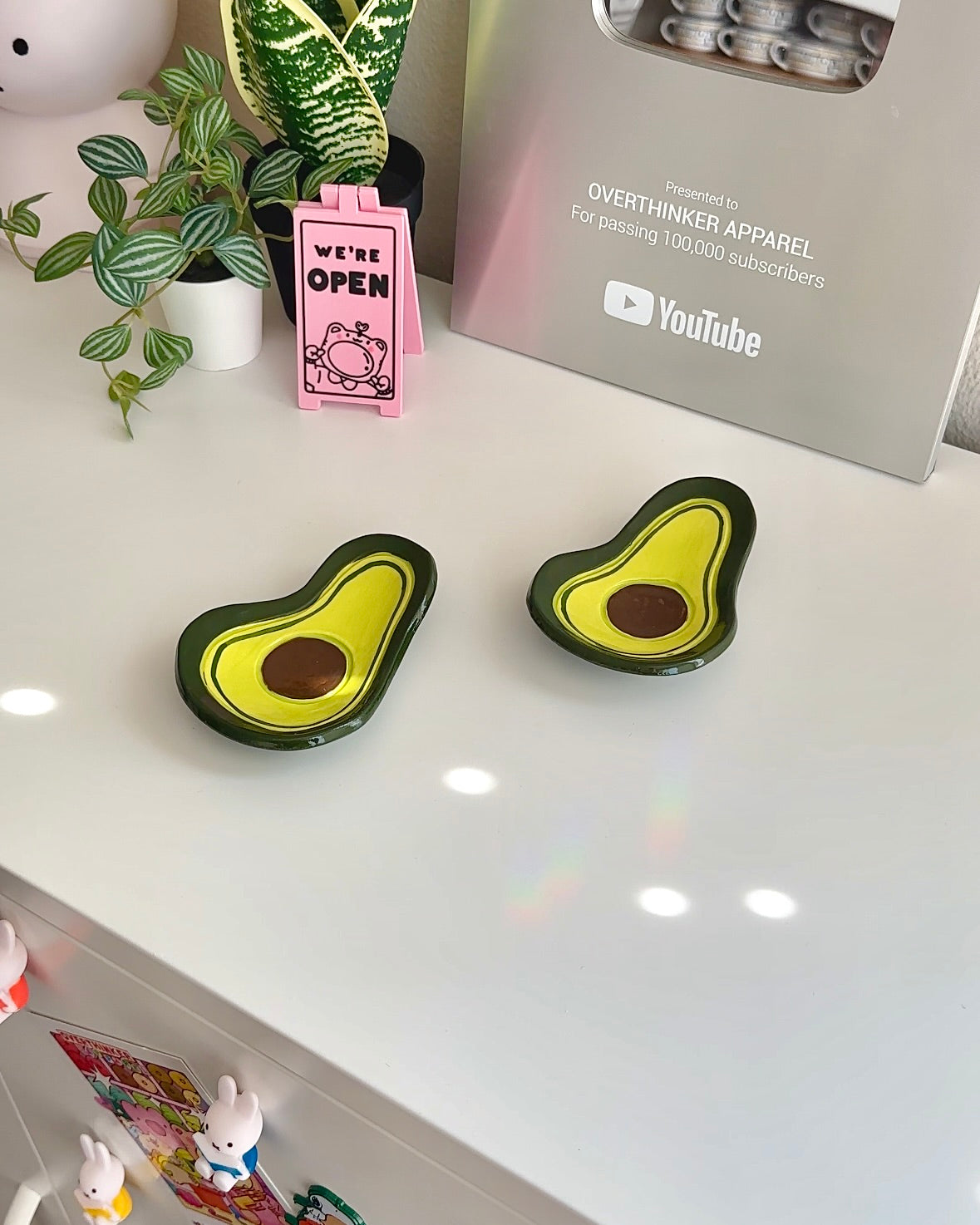 Handmade Avocado Ceramic Trinket Dish - Fruit Shaped Jewelry Tray, Spoon Rest & Gift Box for Home Decor, Kitchen & Bathroom Organization