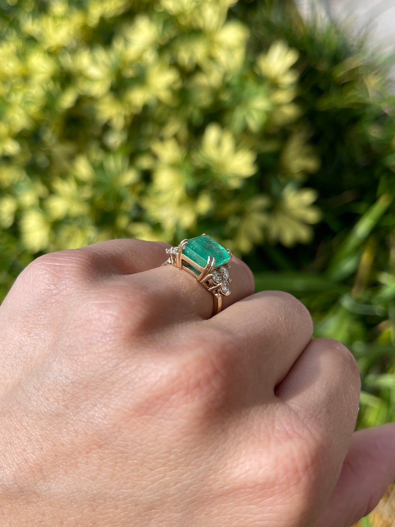 7.61tcw 18K Gold Colombian Emerald & Diamond Three Stone Engagement Ring for Women - Perfect for Proposals, Anniversaries & Special Occasions