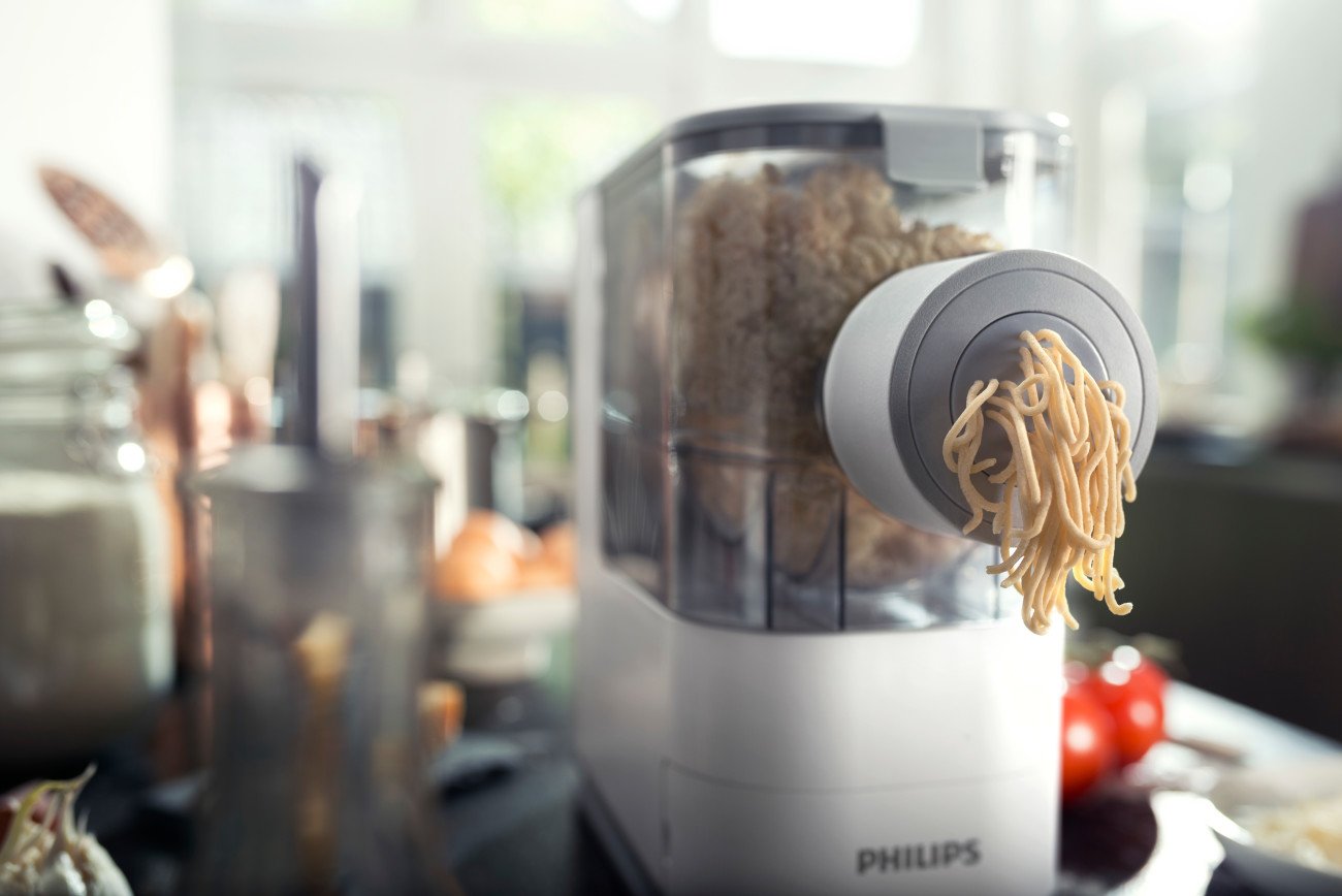 Philips Viva Collection HR2370/05 Compact Automatic Pasta and Noodle Maker Machine with 3 Classic Shaping Discs & Recipe Book - Perfect for Homemade Italian Pasta, Asian Noodles & Family Cooking - Small White Kitchen Appliance for Home Chefs