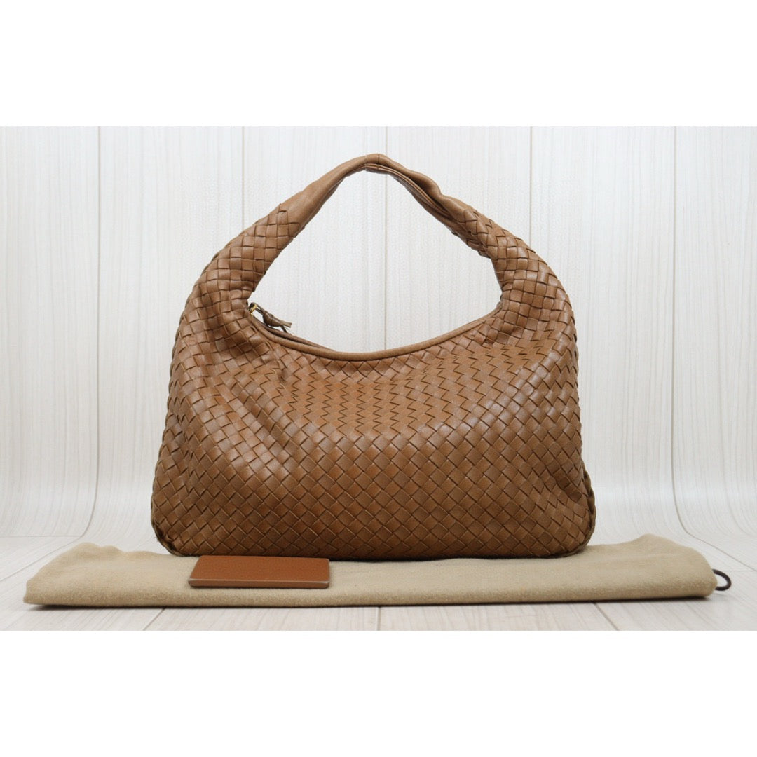 Bottega Veneta V25042416 Genuine Lamb Skin Leather Braided Handbag - Pre-Owned Luxury Purse for Women | Perfect for Date Nights, Parties & Special Occasions