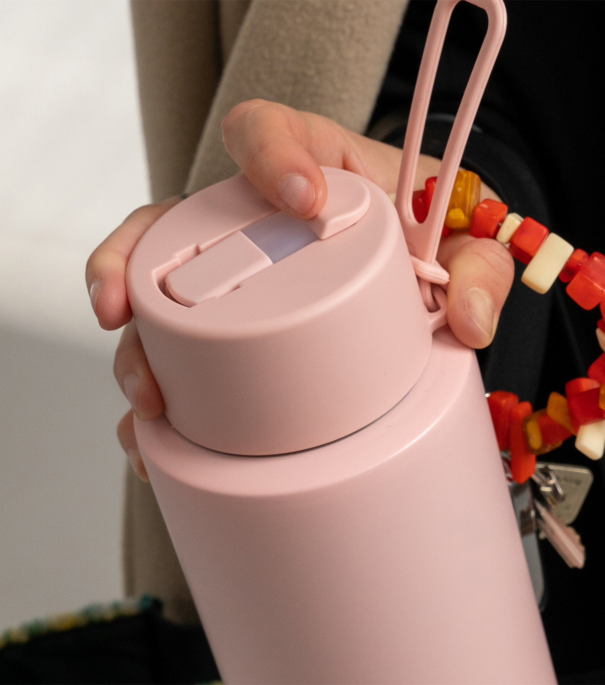 Straw Flip Lid for Tumbler Cups - Leak-Proof & Durable Silicone Cover - Perfect for Travel, Gym, and Outdoor Activities
