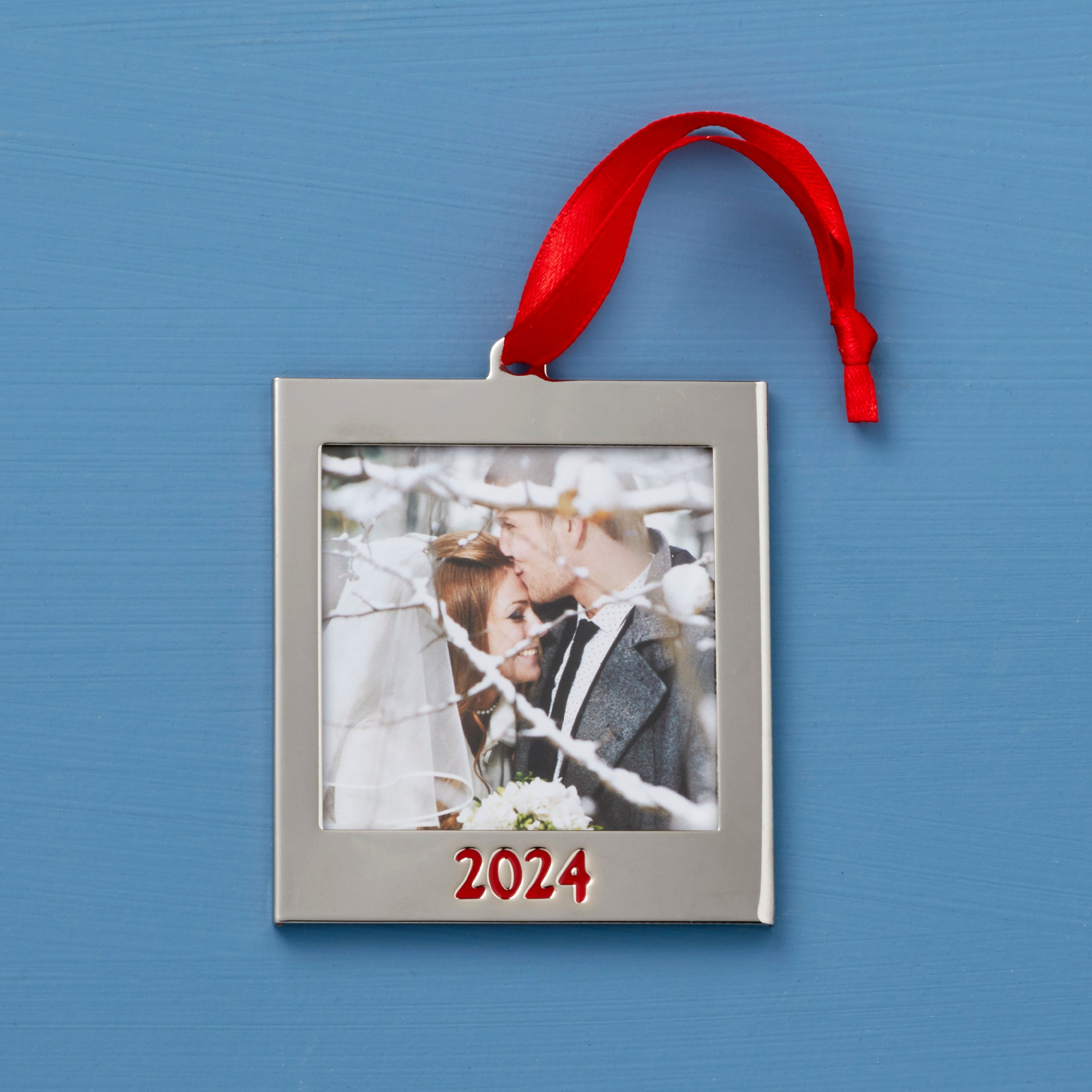 2024 Frame Charm Metal Ornament - Elegant Decorative Hanging Photo Frame for Home, Wedding, Christmas Tree & Gift Giving - Perfect for Wall Decor, Party Favors & Keepsakes