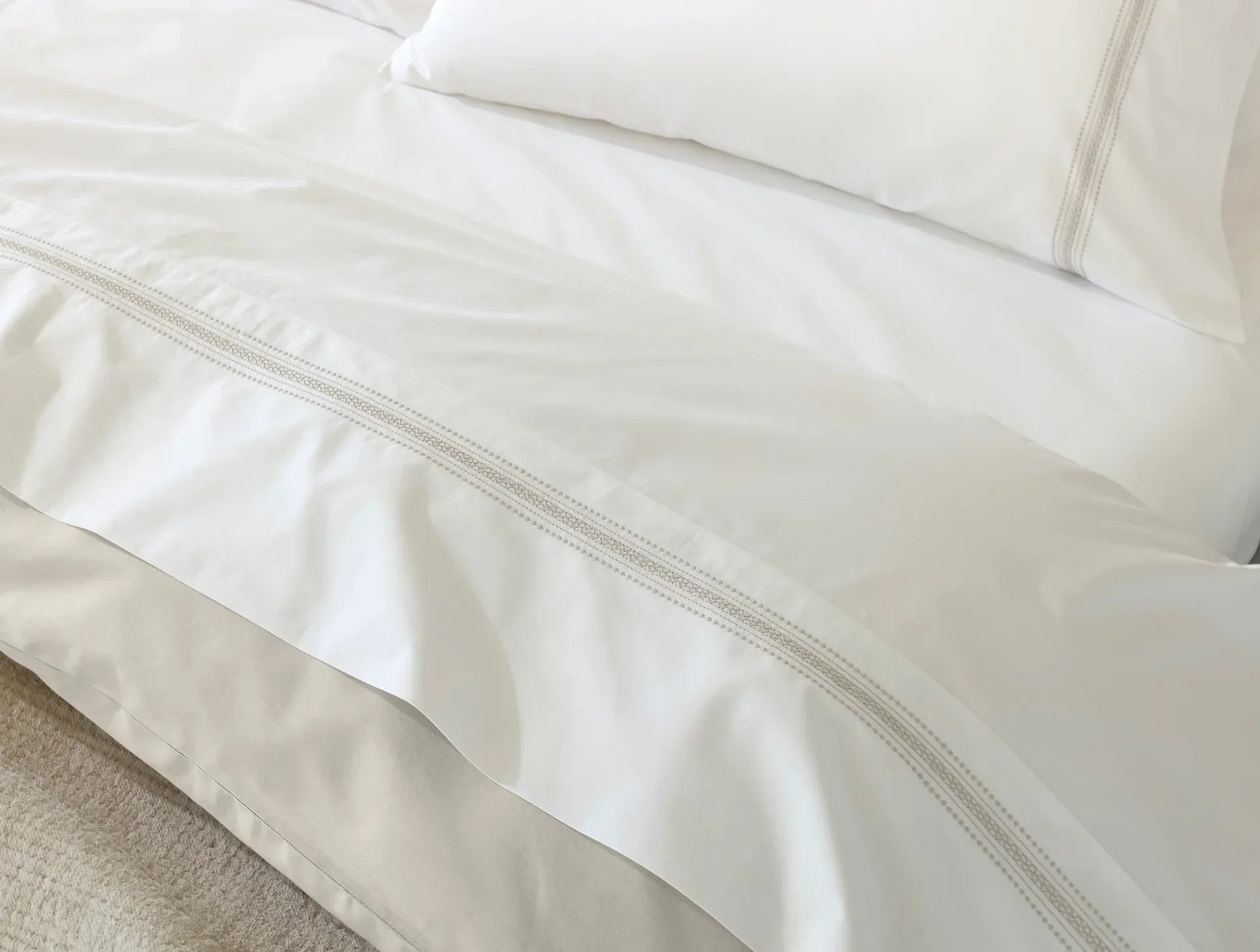 Organic Cotton Embroidered Landscape Sheet Set - Queen Size, Soft & Breathable Bedding for Home, Hotel, or Vacation Rental