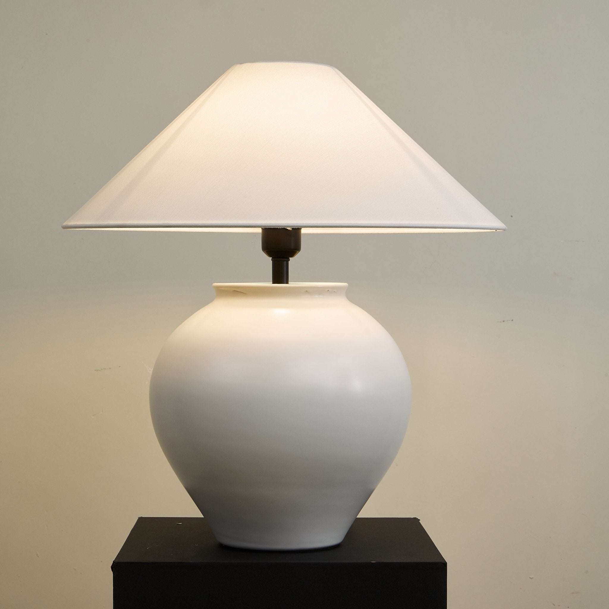 Luma Ceramic Table Lamp - Modern Decorative Lighting for Bedroom, Living Room & Office - Elegant Home Decor & Ambient Light