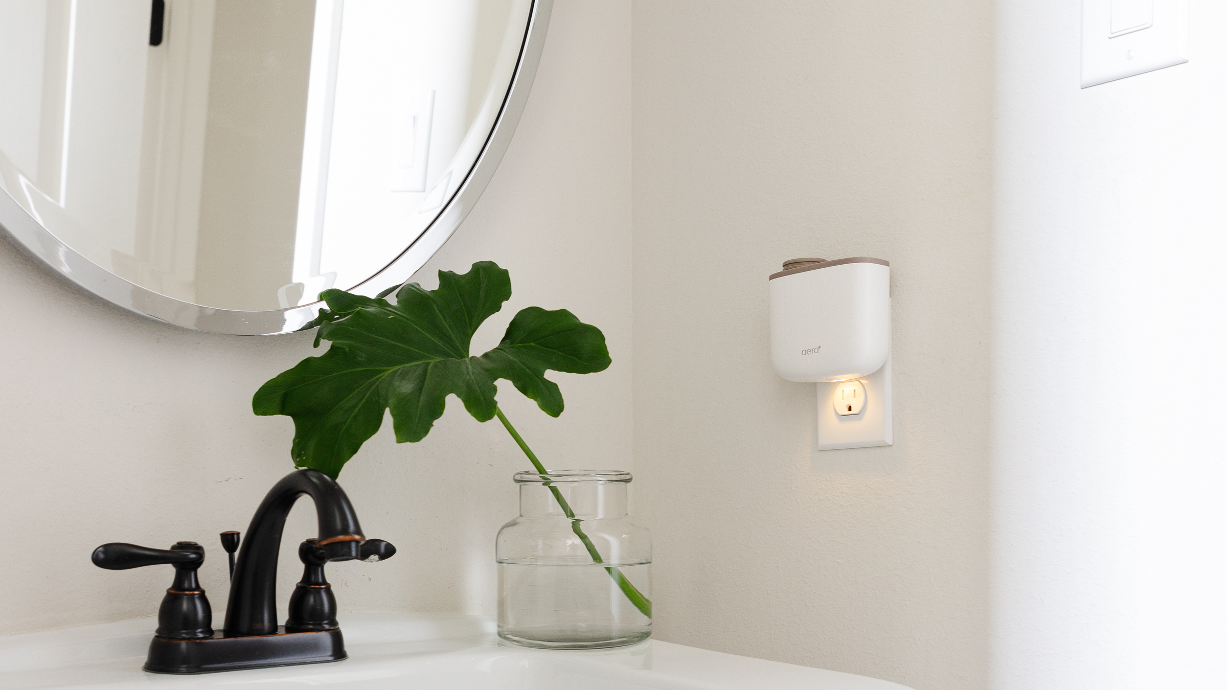 Aera Mini Diffuser - Portable Essential Oil Diffuser for Home, Office & Travel | Ultrasonic Aromatherapy Humidifier with Auto Shut-Off & LED Light | Perfect for Relaxation, Sleep & Stress Relief