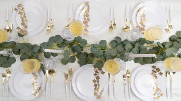Elegant Black and Gold Round Plastic Plates - 10 Inch Disposable Party Dinnerware for Weddings, Birthdays, and Special Events - Durable & Stylish Tableware for Home and Outdoor Use