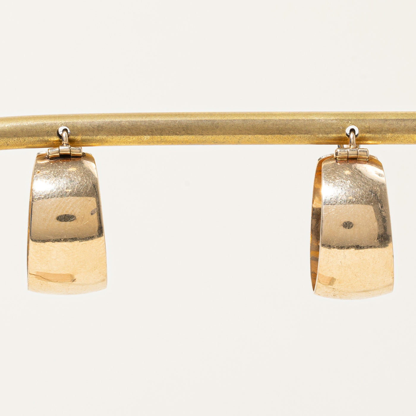 10K Yellow Gold Hoop Earrings for Women - Classic Round Huggie Hoops - Perfect for Everyday Wear, Parties & Gifting