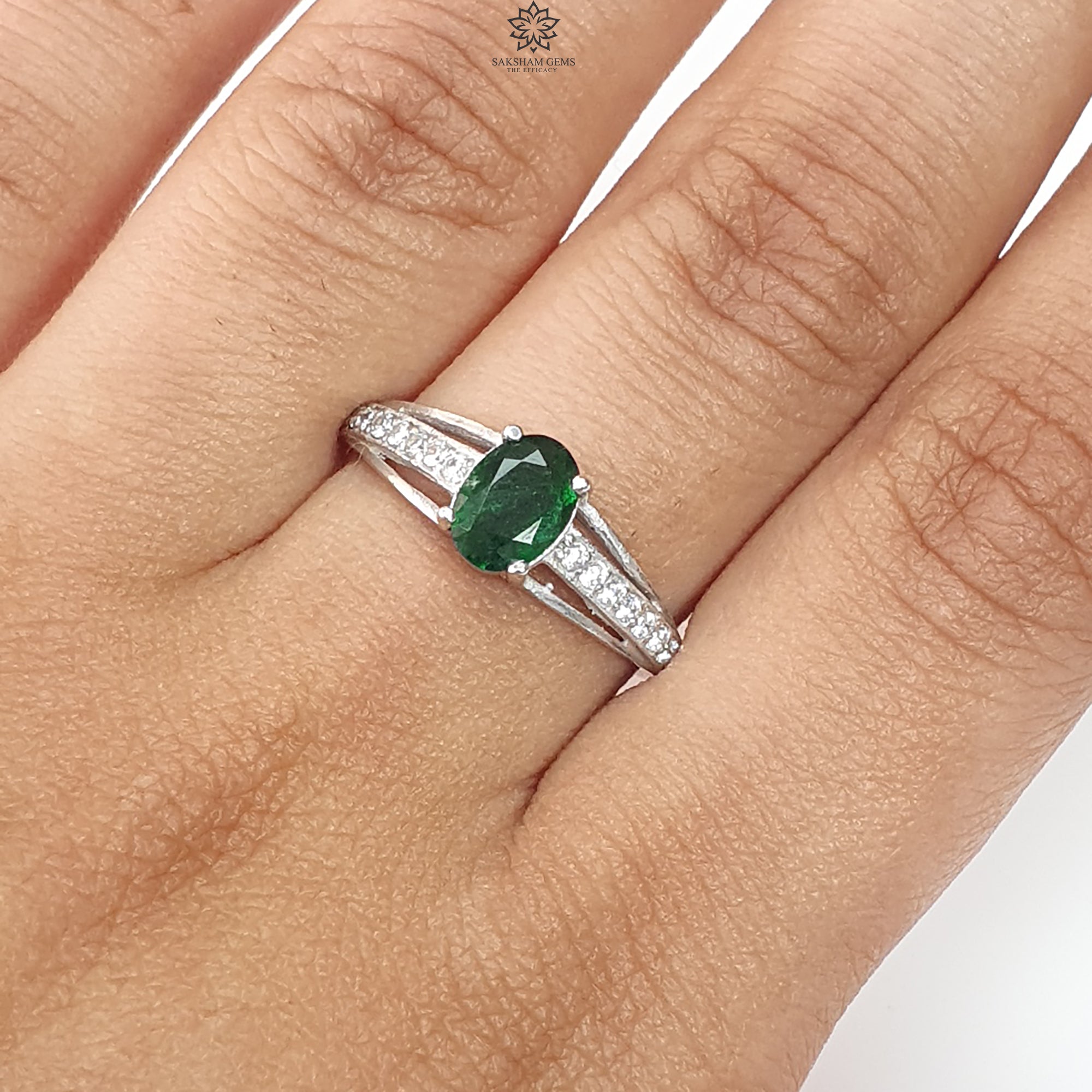 Natural Untreated Emerald Oval Faceted Cut Ring - 925 Sterling Silver Prong Set with CZ Stones (1.84g, Size 7 US) - Elegant Jewelry for Women, Perfect for Weddings, Parties & Special Occasions