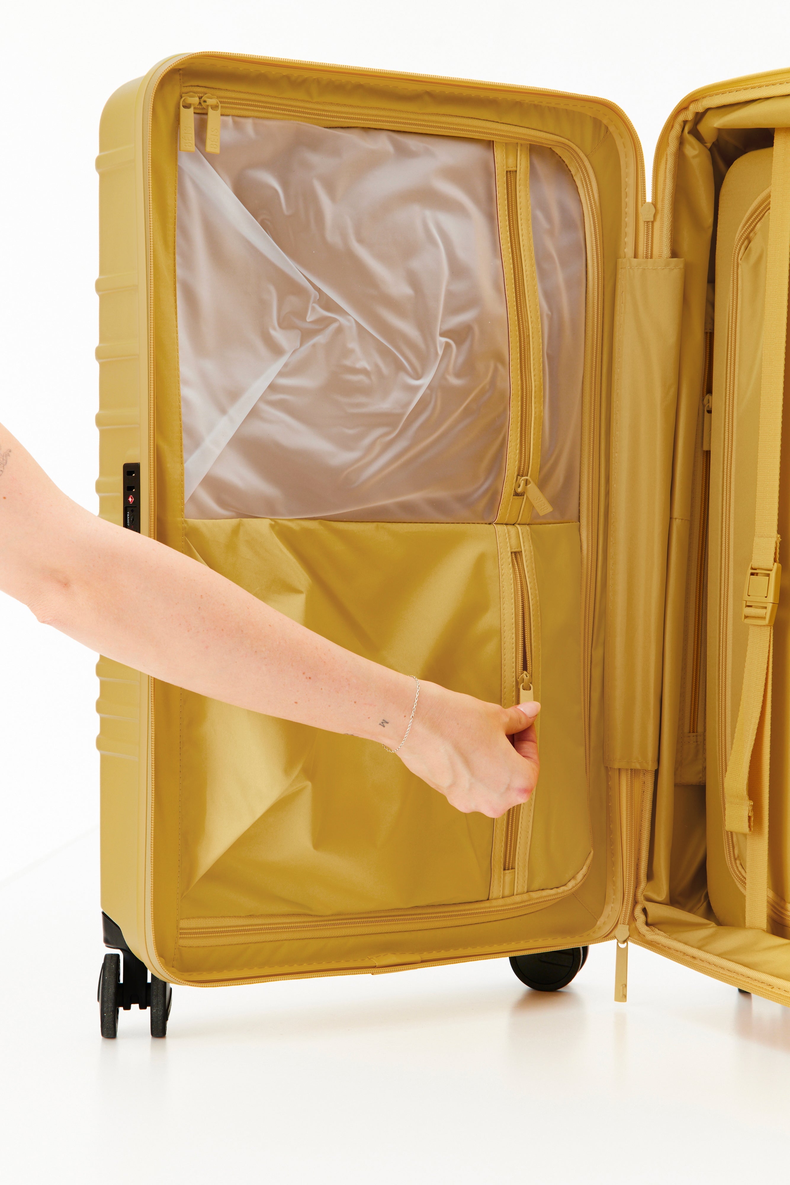 Honey-Colored Carry-On Luggage with Spinner Wheels - Perfect for Air Travel & Weekend Getaways