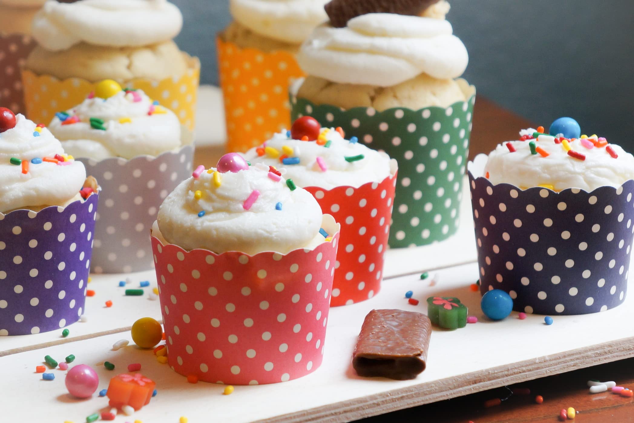 50-Pack Large Green Polka Dot Paper Baking Cups | Greaseproof Disposable Cupcake & Muffin Liners for Baking, Parties & Home Decor