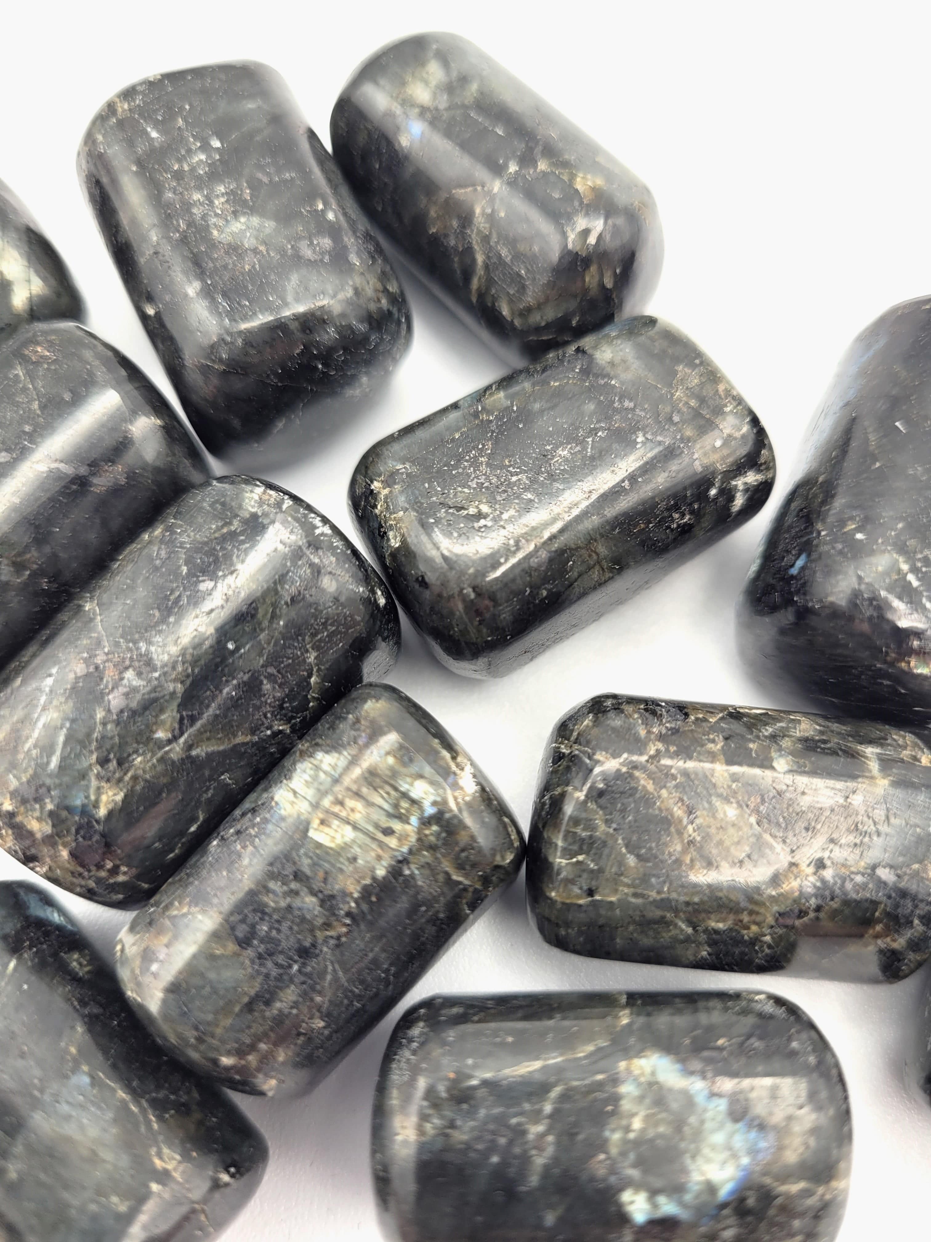 Black Labradorite Tumbled Stones - Natural Healing Crystals for Meditation, Chakra Balancing & Home Decor | Polished Gemstones for Spiritual Energy, Jewelry Making & Gift Ideas
