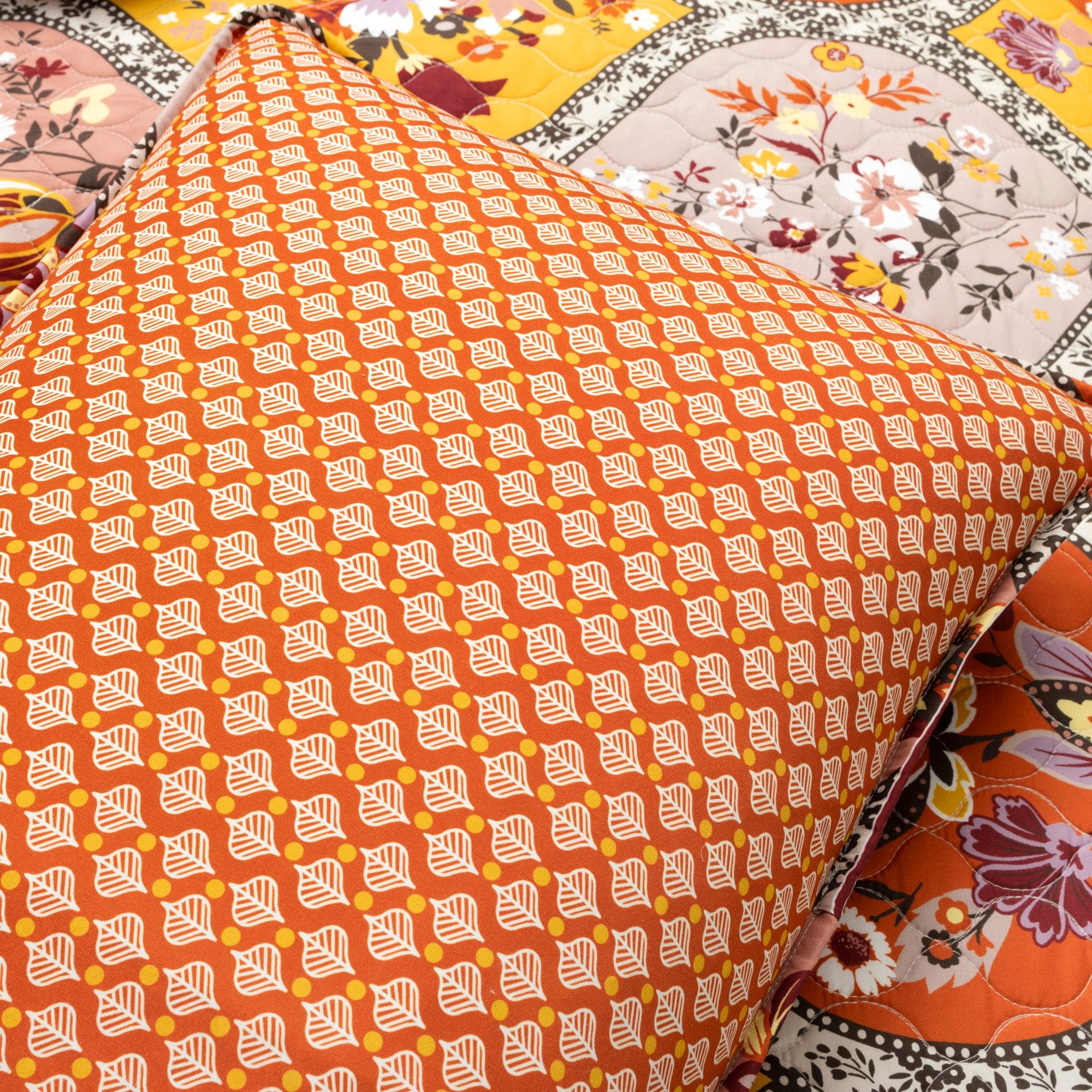Bohemian Flower Cotton Quilt 3-Piece Bedding Set | Soft & Breathable Comforter, Pillow Shams & Bed Skirt | Perfect for Boho Chic Bedroom Decor & Guest Room Styling