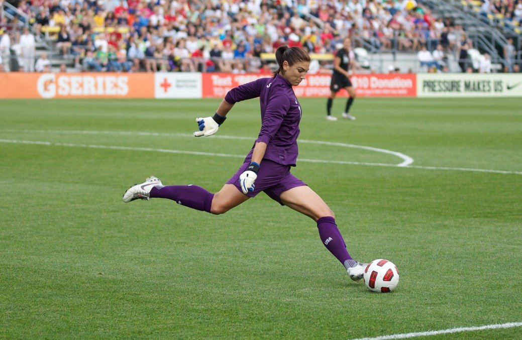 Hope Solo Soccer Poster - 36x24 Inch & 20x13 Inch Sizes - Perfect for Bedroom, Game Room & Sports Fan Decor