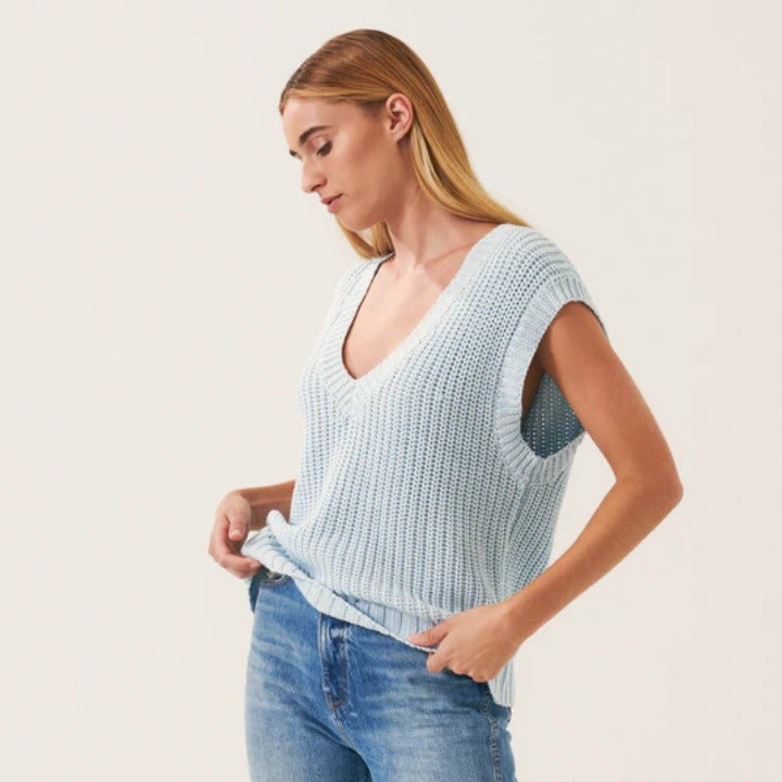 Stylish Addison Vest in Clear Water Color - Perfect for Outdoor Adventures & Casual Wear