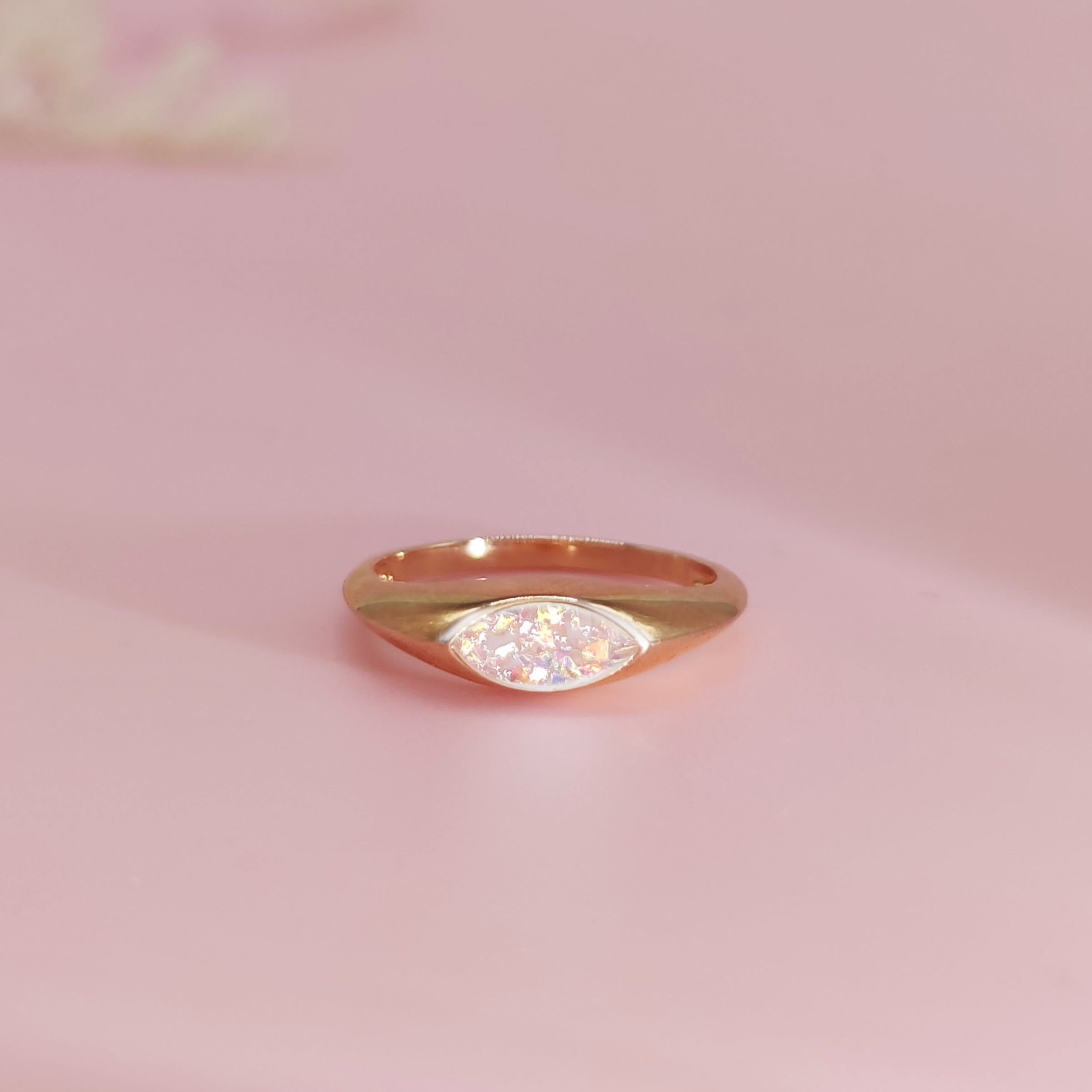 Eternal Embrace Memorial Ashes Ring - Keepsake Jewelry for Loved Ones - Perfect for Remembrance, Memorial Services & Everyday Wear