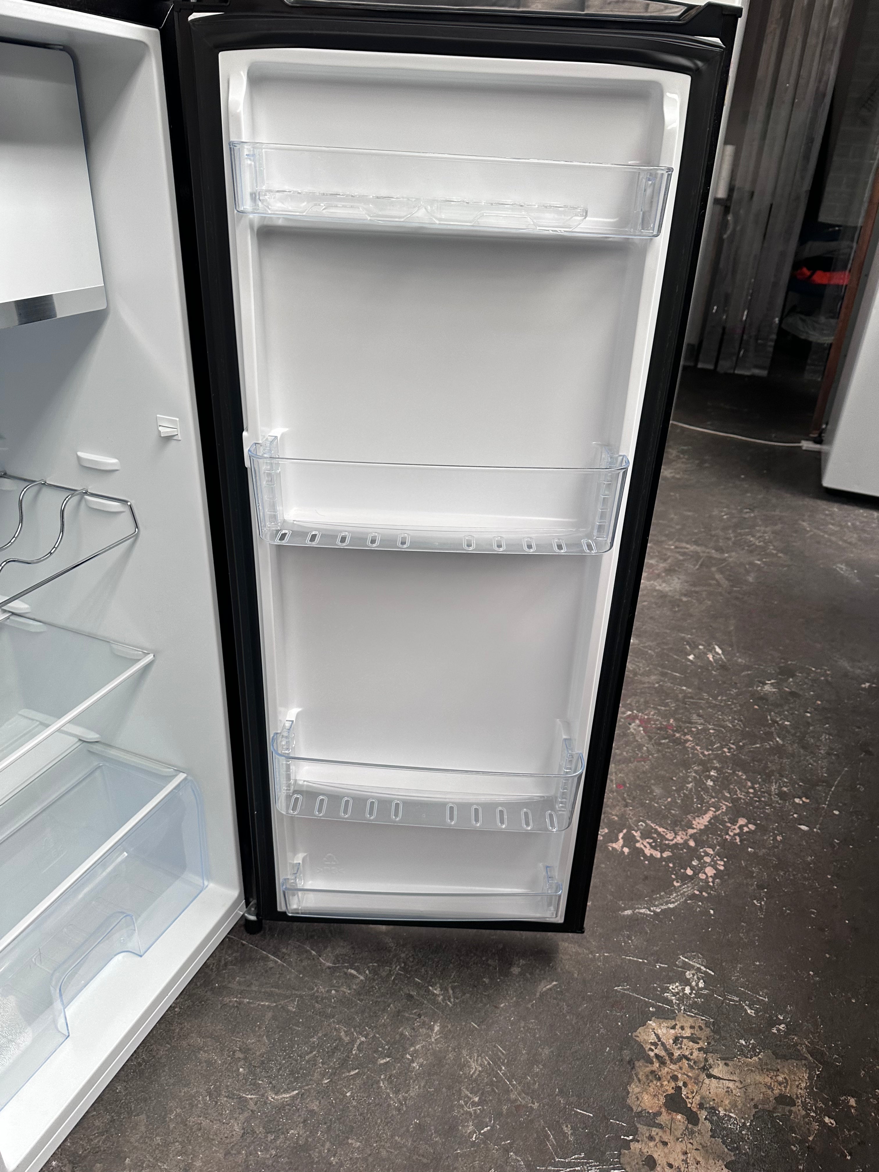 Hisense 157L Compact Refrigerator - Energy Efficient Mini Fridge with Freezer - Certified Refurbished - Perfect for Dorm, Office, Bedroom or Small Spaces
