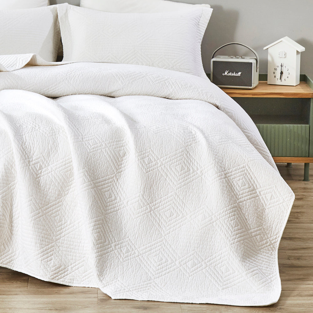 Luxury Diamond White Coverlet Set - Super King Size Bedspread for Master Bedroom | Elegant Bedding for Hotels, Guest Rooms & Upscale Home Decor
