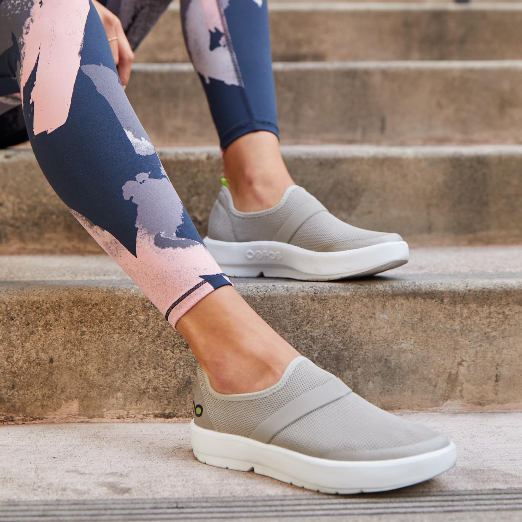 OOFOS OOmg Low Shoe - Lightweight Recovery Footwear for Men & Women - Reduces Pressure on Feet, Joints & Back - Machine Washable - Perfect for Post-Workout, Travel & Everyday Comfort