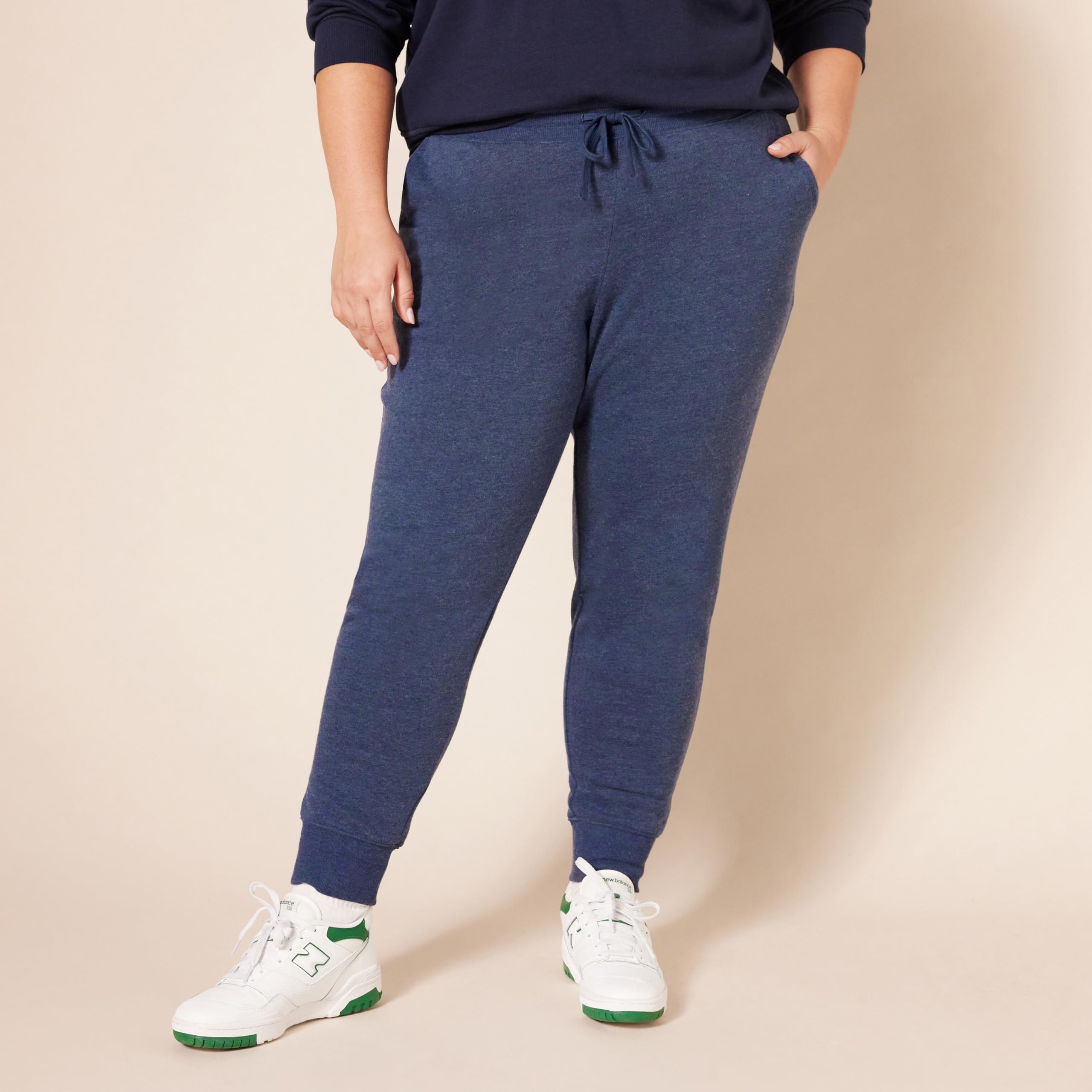 Amazon Essentials Women's Fleece Jogger Sweatpants - Soft Comfortable Lounge Pants for Women, Plus Size Options - Perfect for Yoga, Running, Travel & Casual Wear