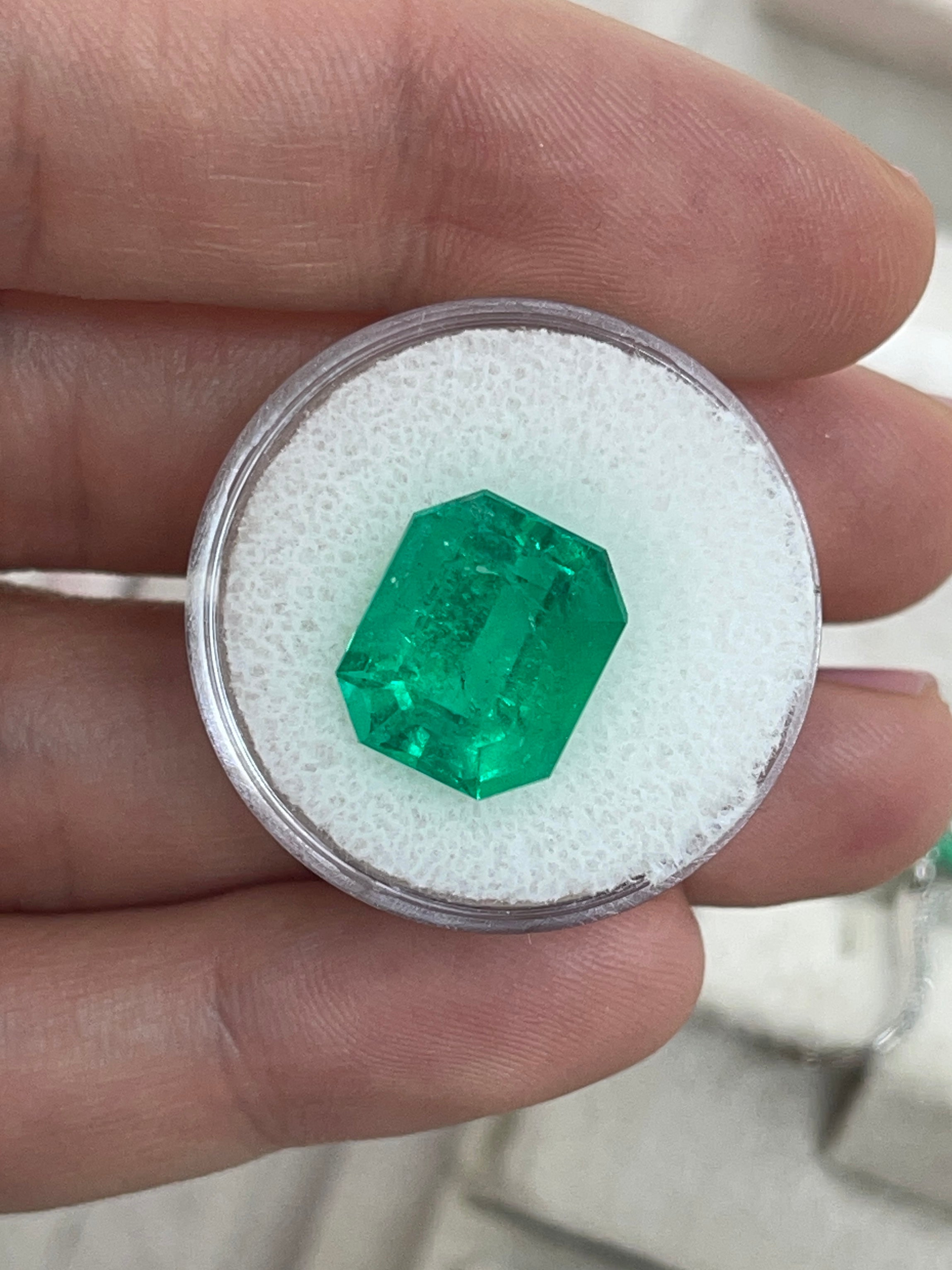 8.40 Carat 13x11mm AAA+ Fine Loose Colombian Emerald Gemstone - Emerald Cut for Jewelry Making, Engagement Rings & Luxury Gifts