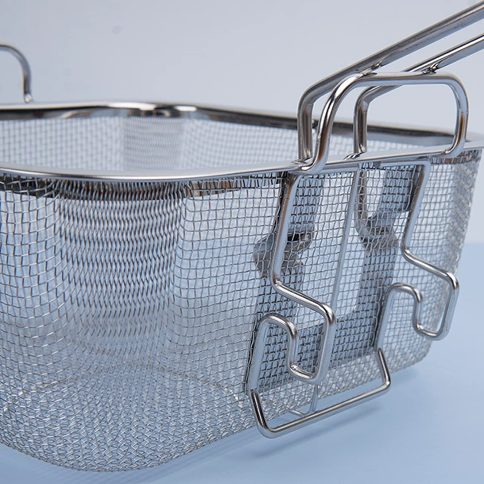 Stainless Steel French Fry Basket with Foldable Handle - Square Fryer Basket for French Fries, Chicken Nuggets & Fried Foods - Durable Kitchen Cooking Tool for Restaurants, Fast Food & Home Use