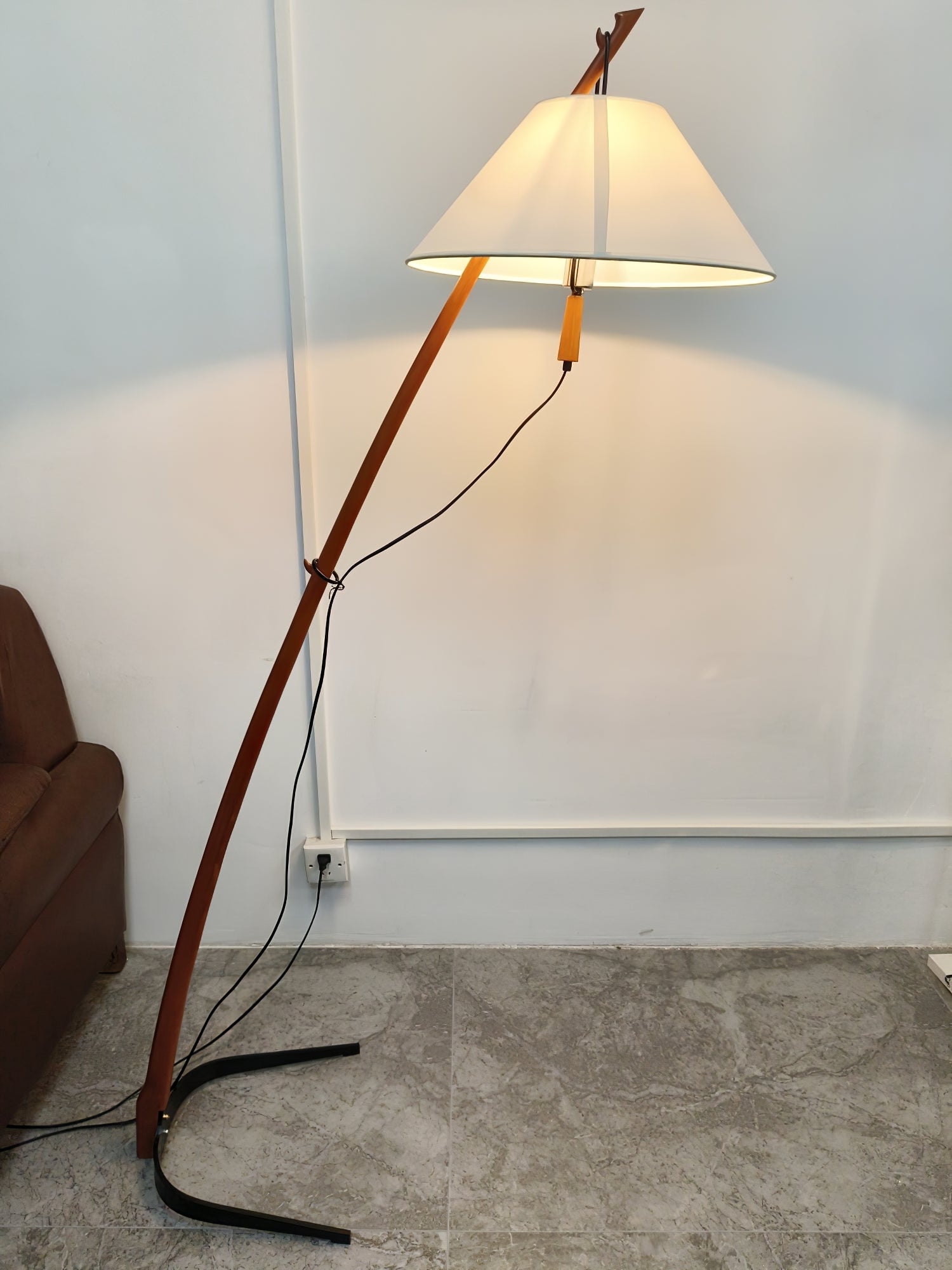Modern Dornstab Floor Lamp with Adjustable Height - Stylish LED Standing Light for Living Room, Bedroom & Office - Perfect for Reading, Working & Relaxing