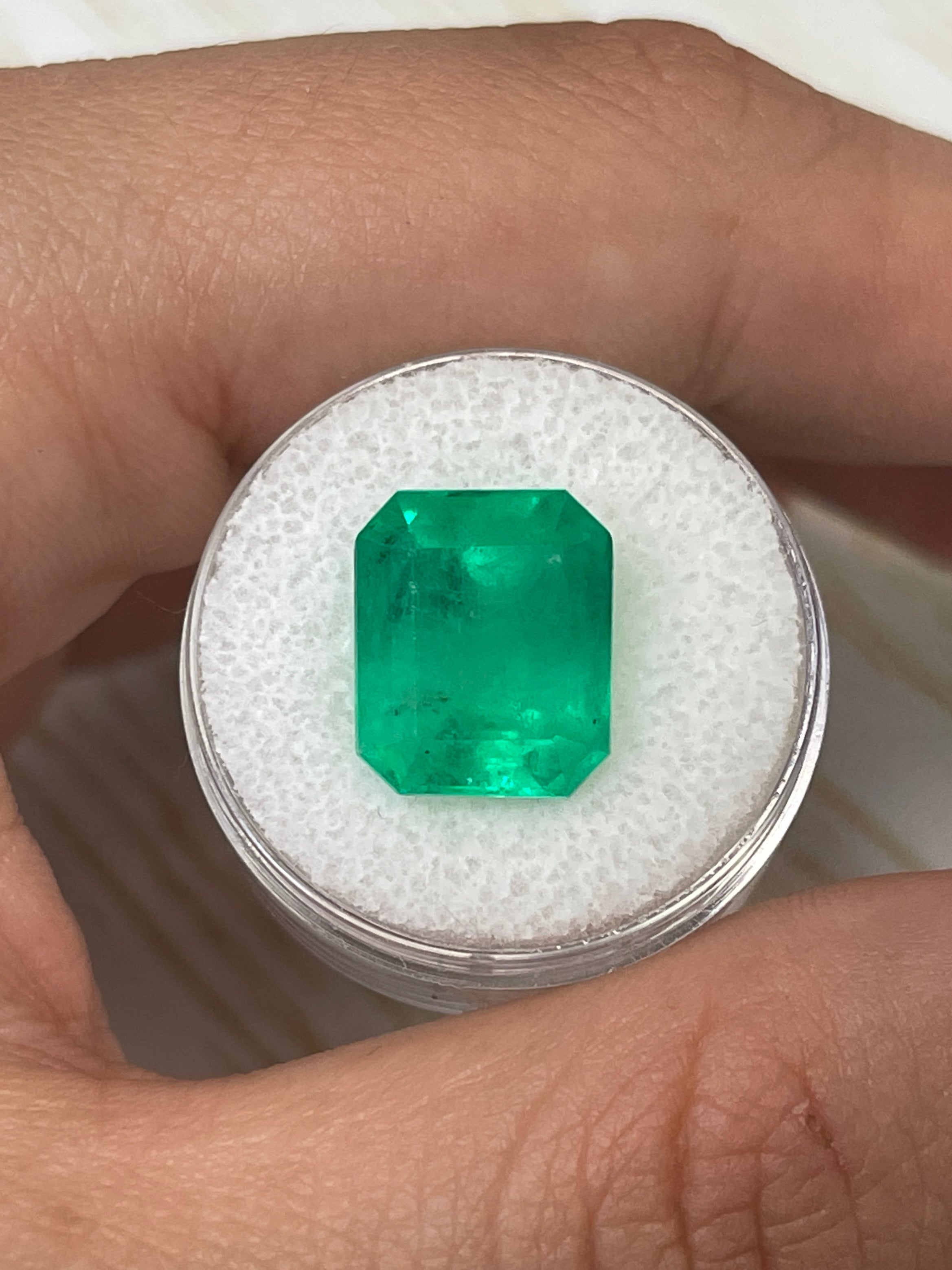 9.28 Carat 13x11mm Yellowish Green Emerald Cut Loose Colombian Emerald Gemstone for Jewelry Making - Perfect for Rings, Necklaces & Engagement Rings