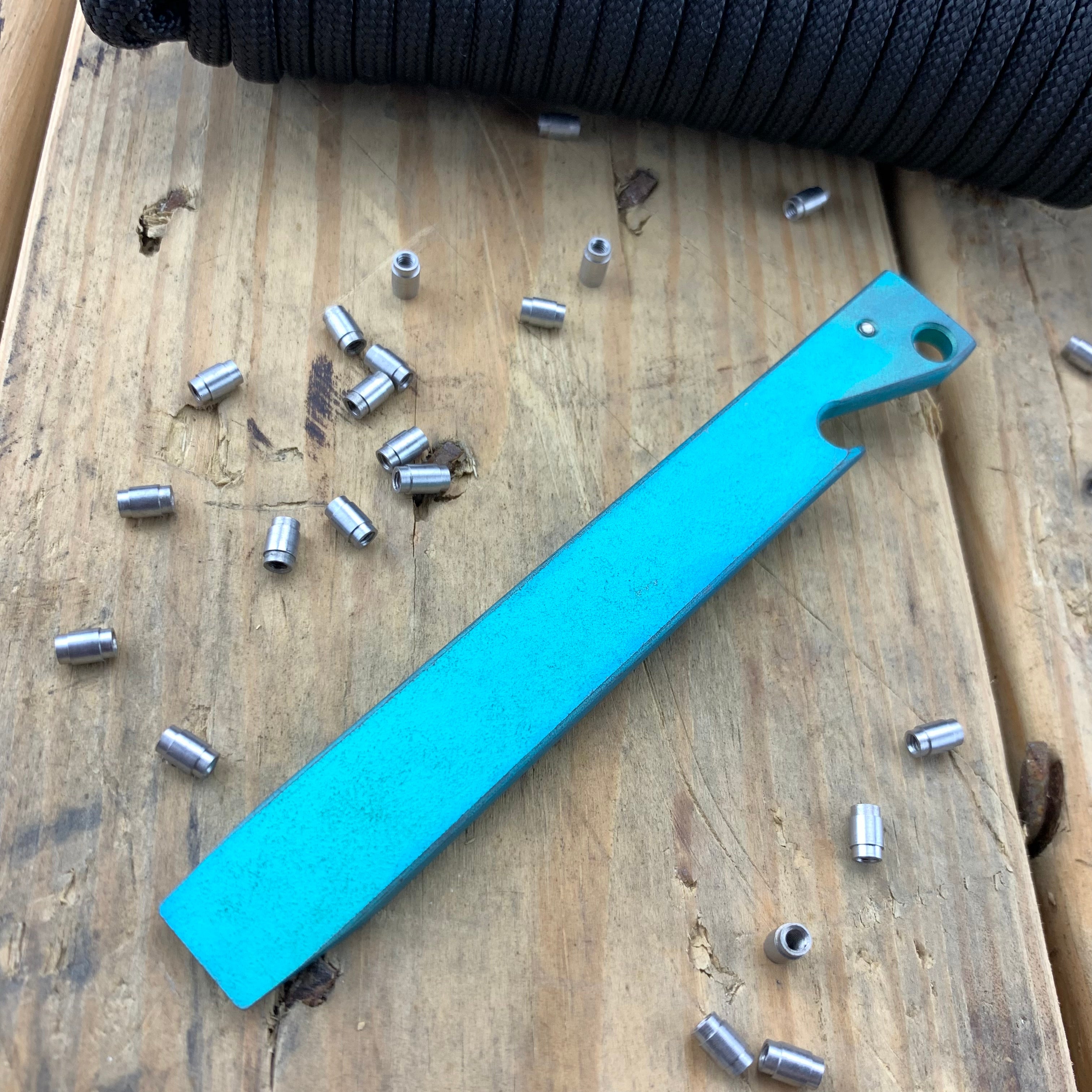 Maverick Customs 5-Inch Green Anodized EDC Pry Bar Tool - Pocket Knife Alternative for Everyday Carry, Survival Gear & Tactical Use