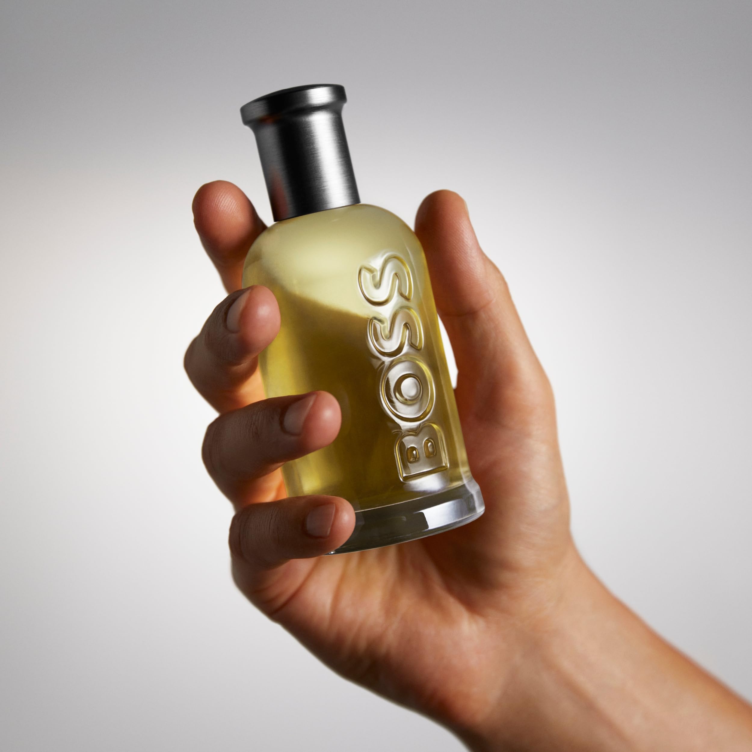 Hugo Boss Bottled Eau de Toilette for Men | Woody Cologne with Apple, Cinnamon & Sandalwood Notes | Long Lasting Fragrance Spray | Perfect for Date Night, Office & Special Occasions