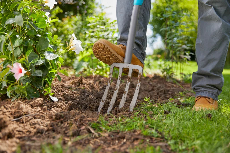 Gardena ErgoLine Garden Fork - 117 cm Stainless Steel Digging Tool with Ergonomic Handle for Easy Gardening - Perfect for Soil Aeration, Compost Turning, and Planting in Your Backyard or Allotment
