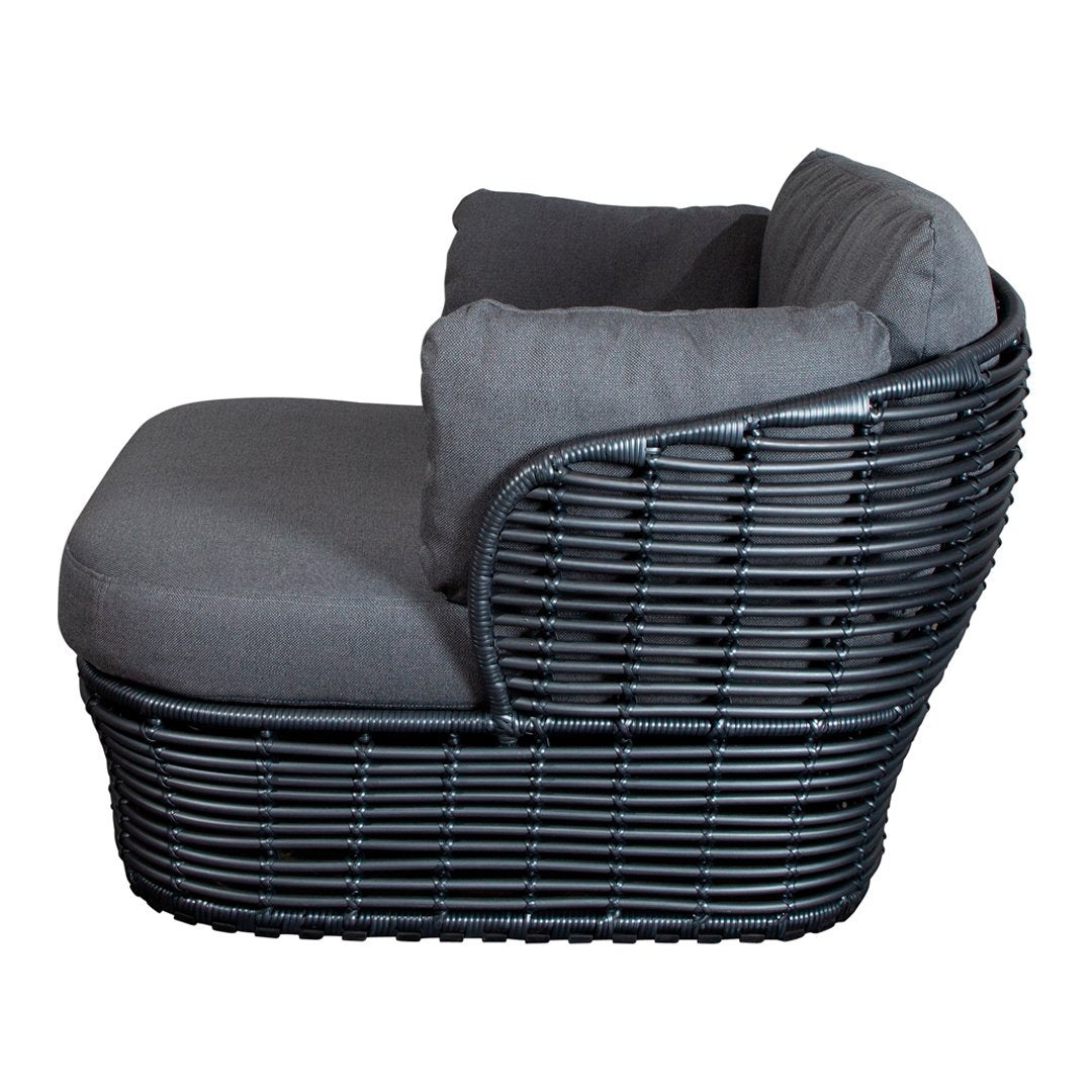 Premium Wicker Basket Lounge Chair for Patio, Poolside & Garden - Comfortable Outdoor Relaxation with Stylish Design