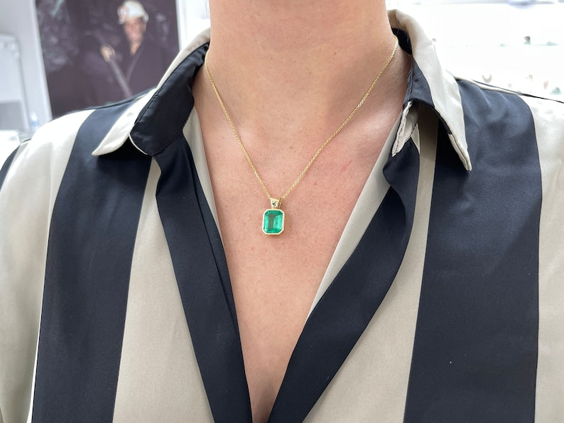 6.0ct 18K Gold 750 13x11mm Large Vivid Medium Green Emerald Solitaire Necklace - Elegant Jewelry Gift for Women, Perfect for Weddings, Anniversaries & Special Occasions
