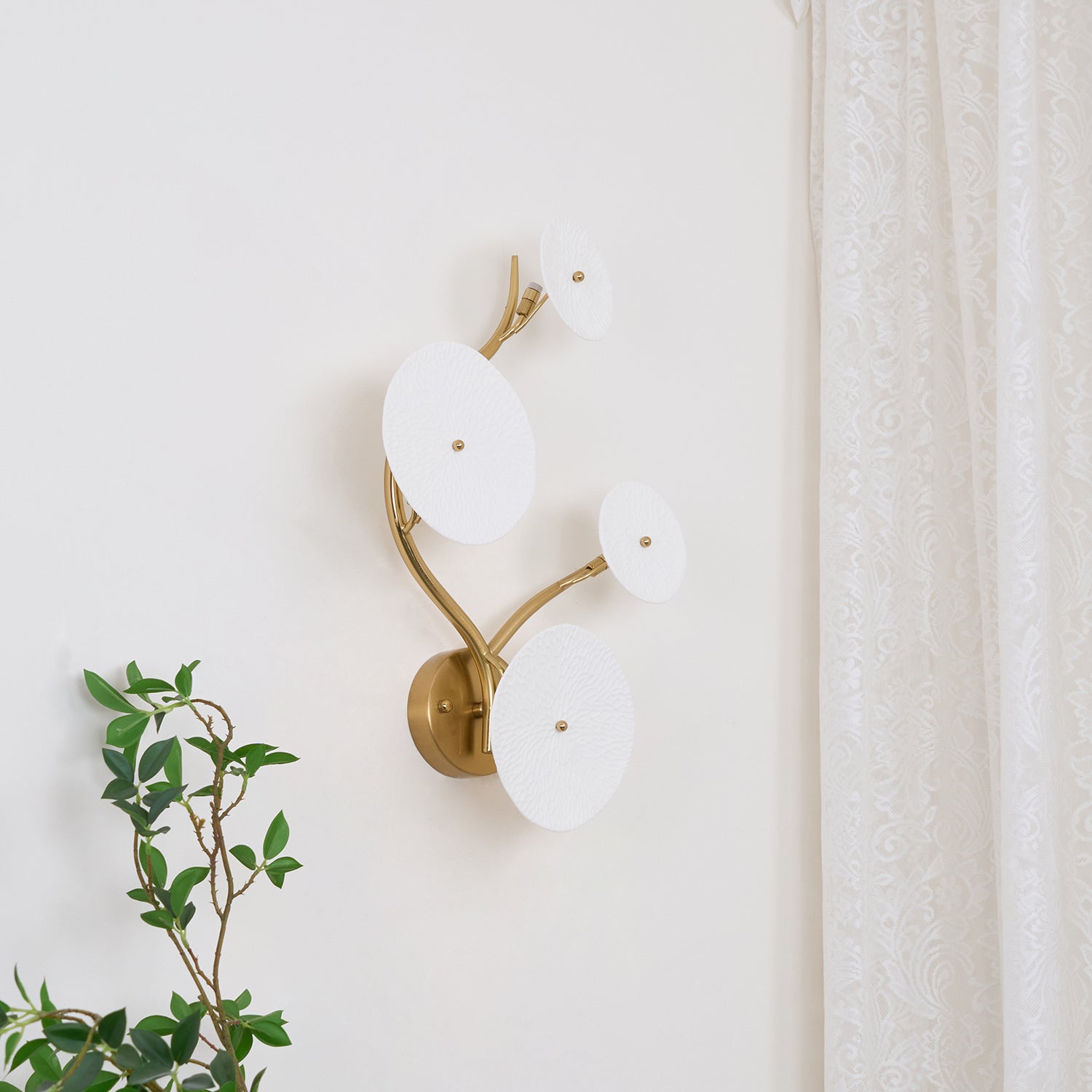 Lotus Petal Wall Light - Elegant Floral Sconce for Bedroom, Living Room & Home Decor - Perfect for Creating a Relaxing Ambiance