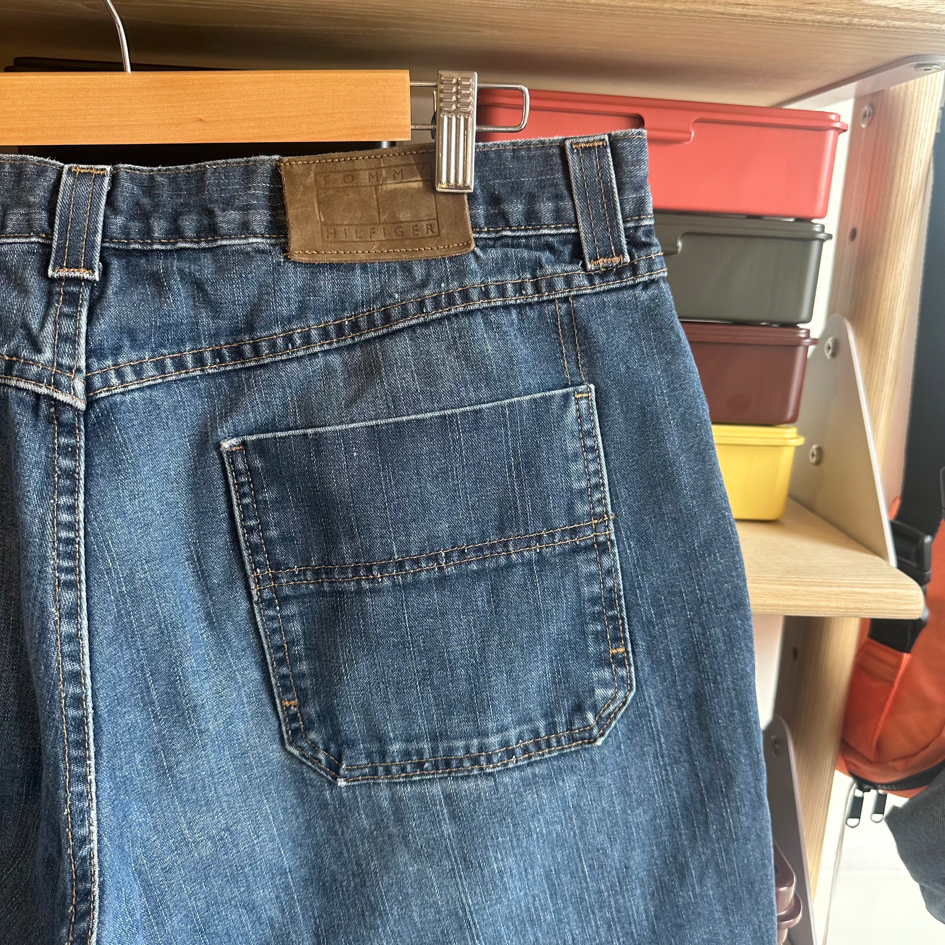 Tommy Hilfiger Men's Classic Fit Jeans | 38 Waist | Comfortable Denim Pants for Casual & Business Wear | Perfect for Office, Travel & Everyday Use